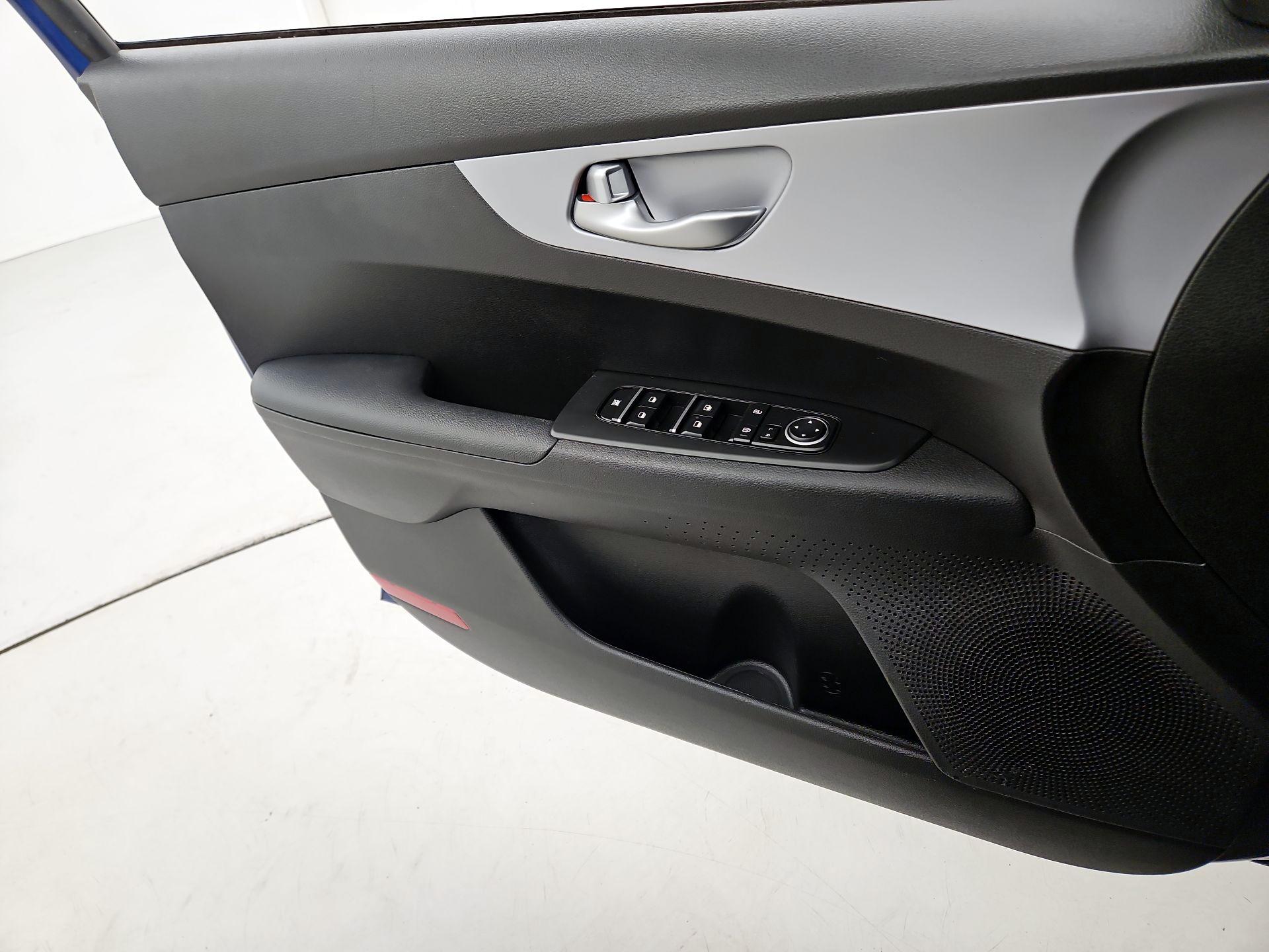 Thumbnail: 2023 Kia Forte - 12