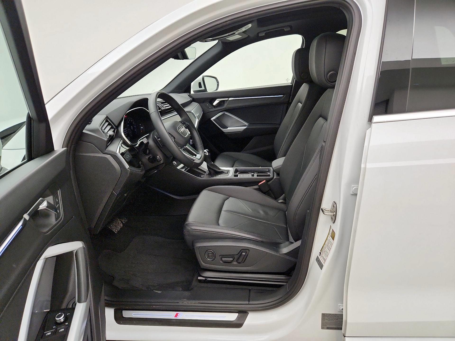 Thumbnail: 2024 Audi Q3 - 11