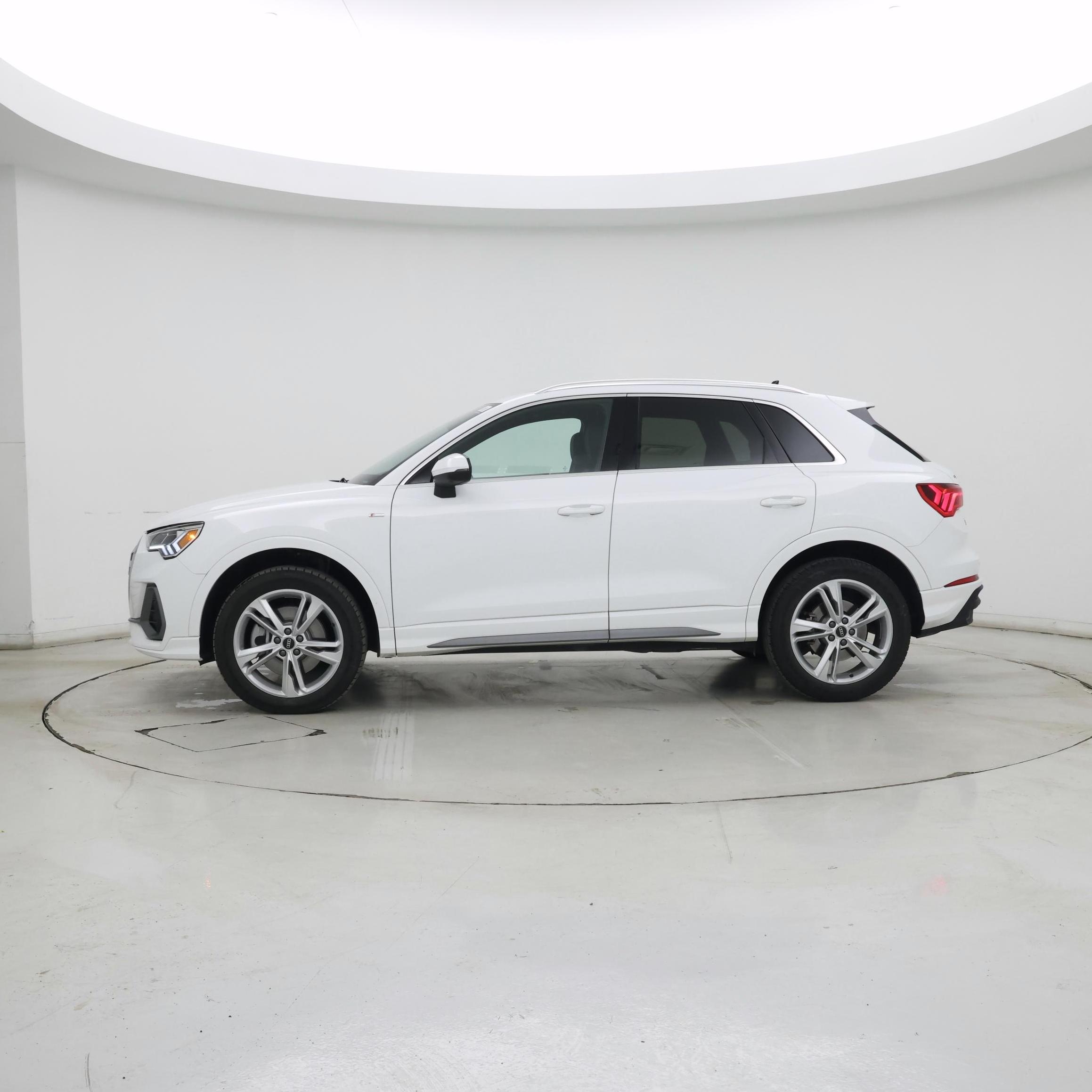 Thumbnail: 2024 Audi Q3 - 3