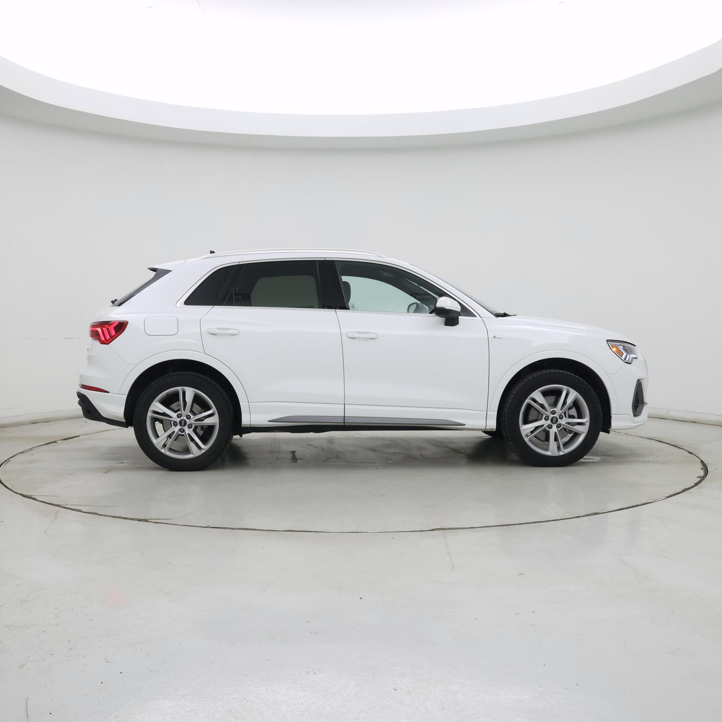 Thumbnail: 2024 Audi Q3 - 7