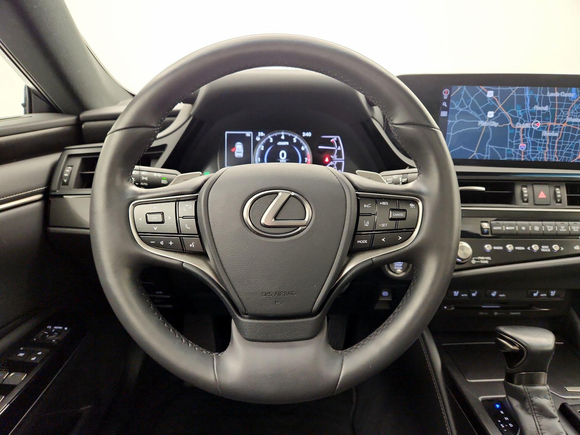 Thumbnail: 2022 Lexus ES - 10