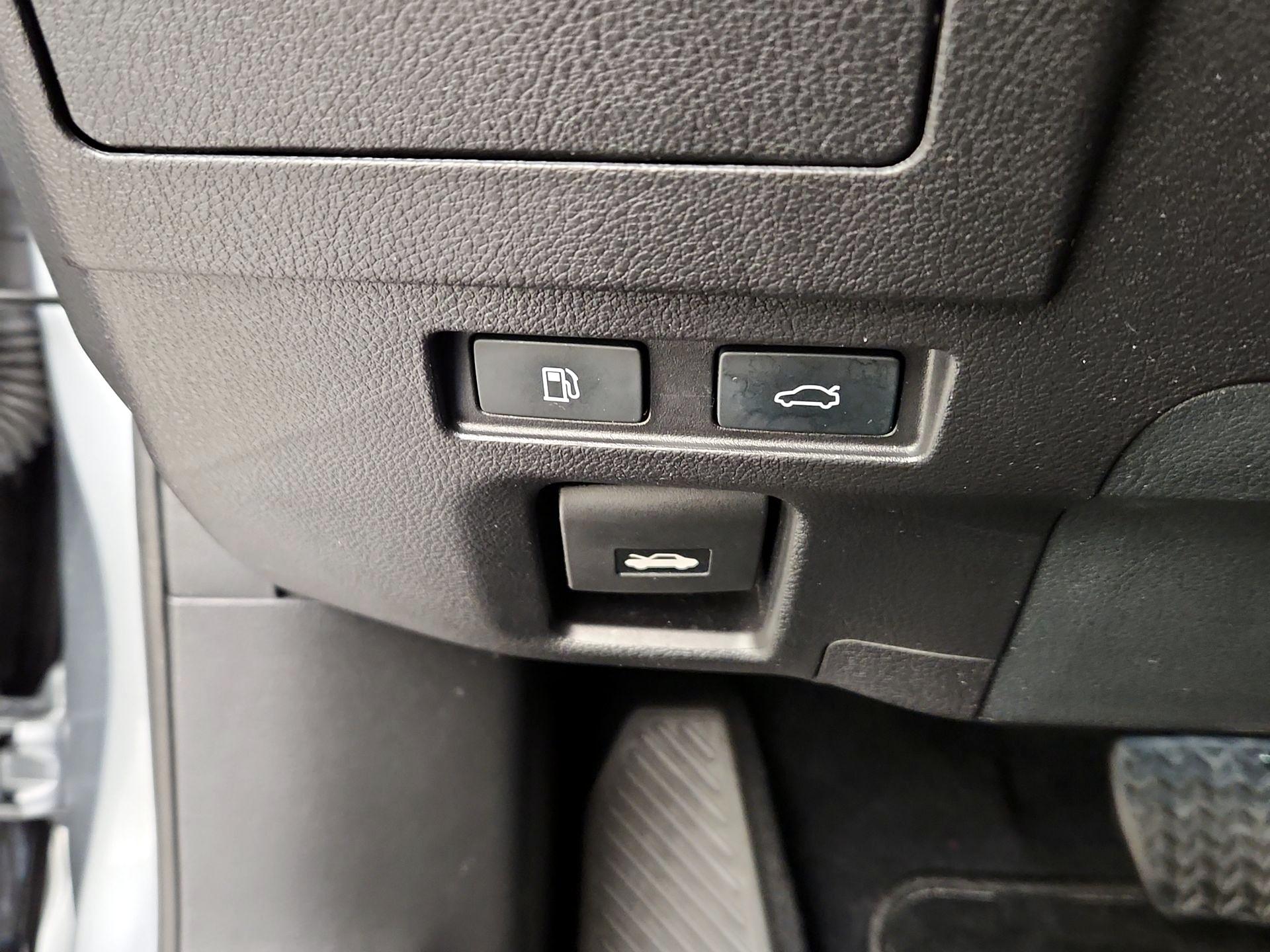 Thumbnail: 2022 Lexus ES - 13