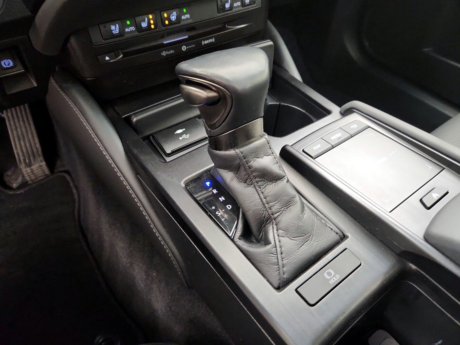 Thumbnail: 2022 Lexus ES - 18