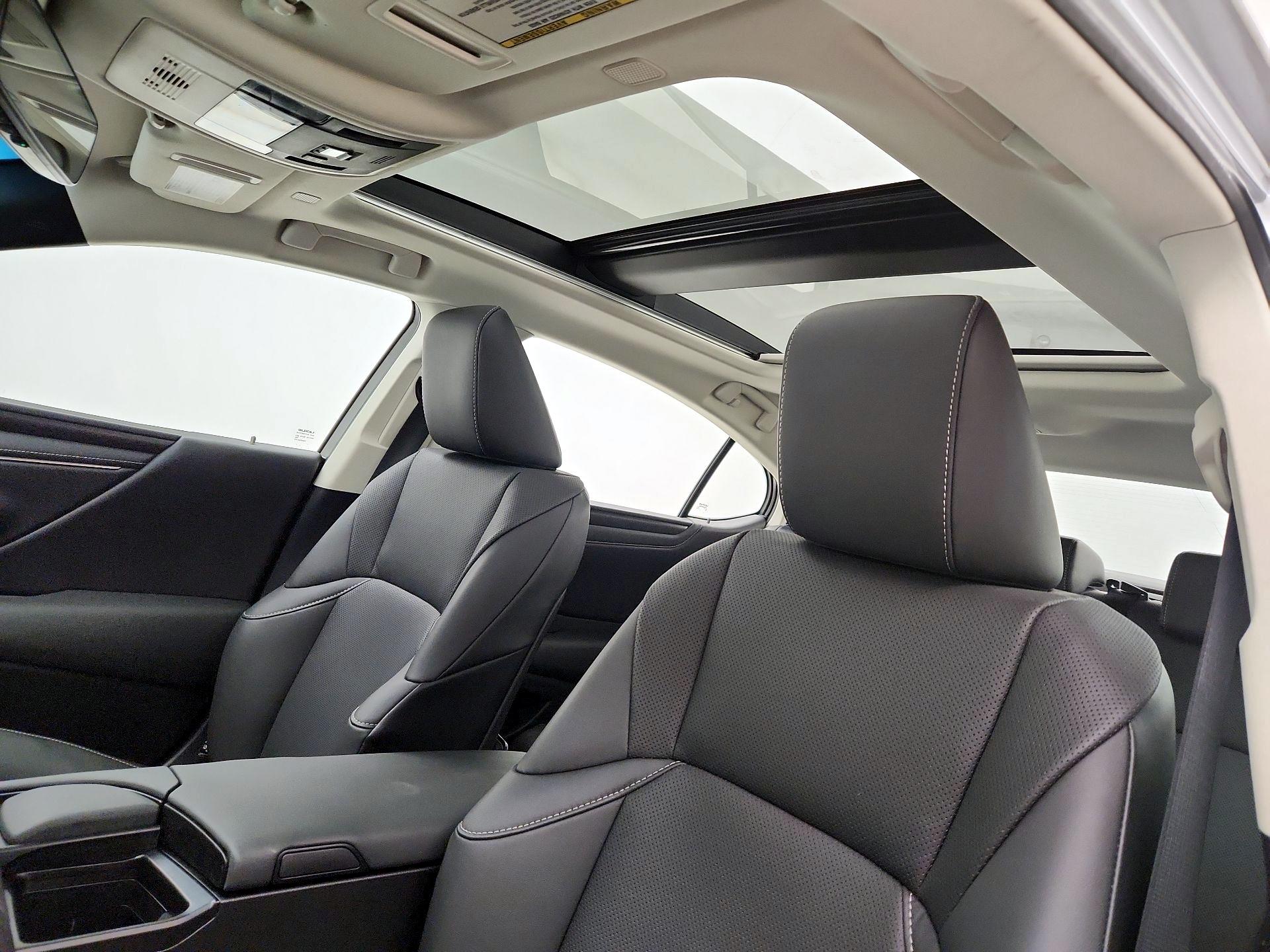 Thumbnail: 2022 Lexus ES - 20