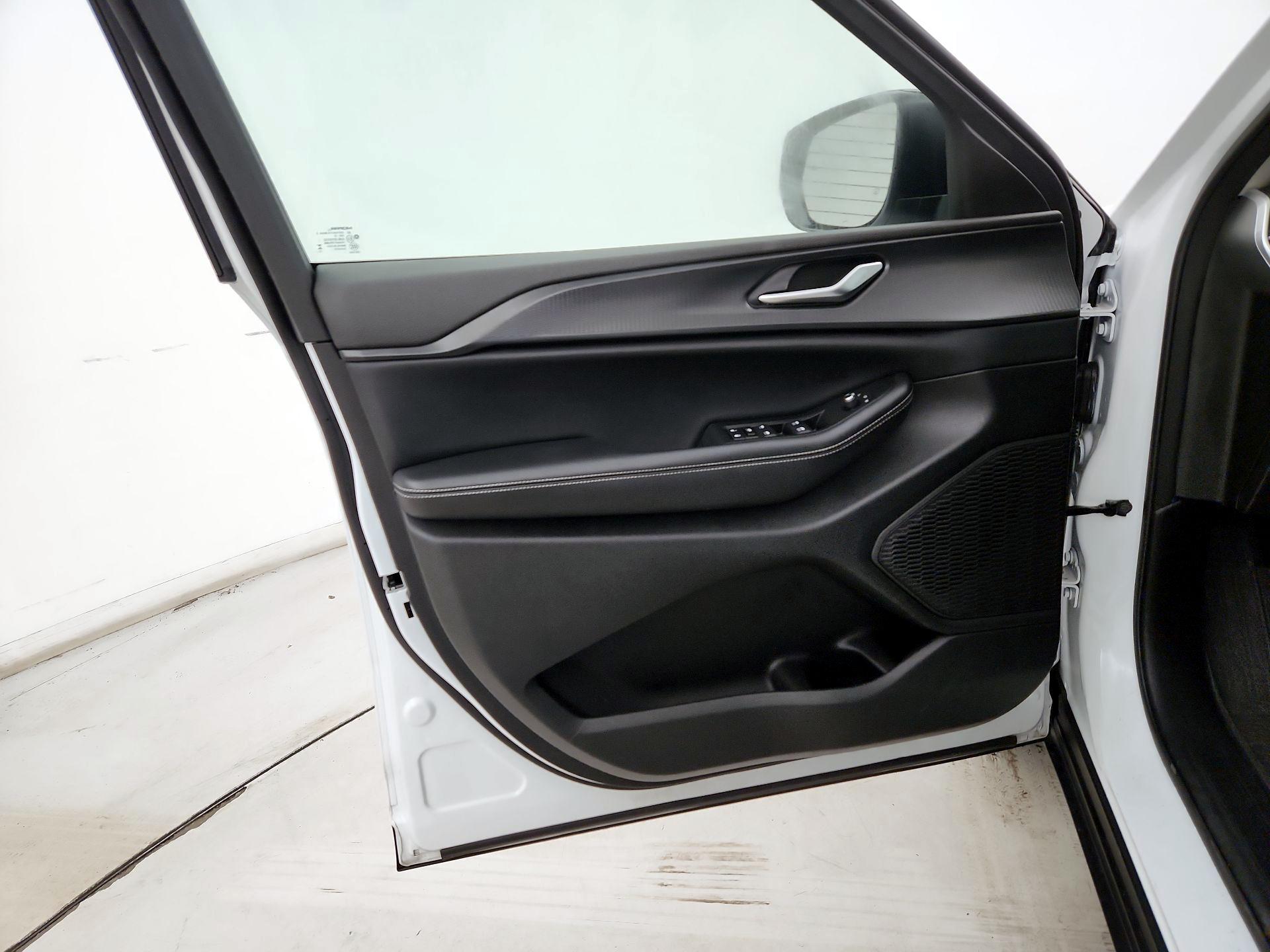 Thumbnail: 2024 Jeep Grand Cherokee - 12