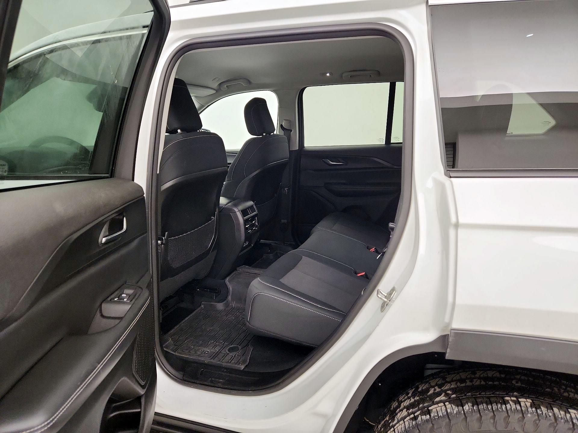 Thumbnail: 2024 Jeep Grand Cherokee - 19