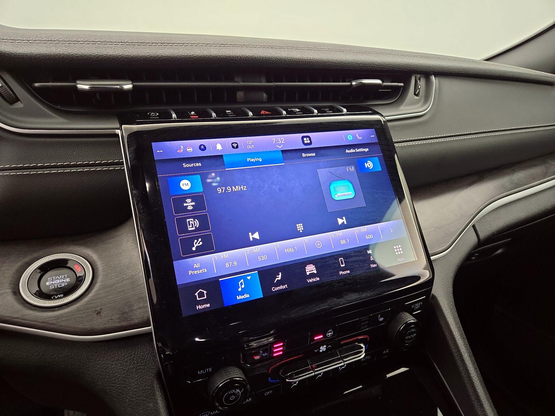 Thumbnail: 2024 Jeep Grand Cherokee - 16