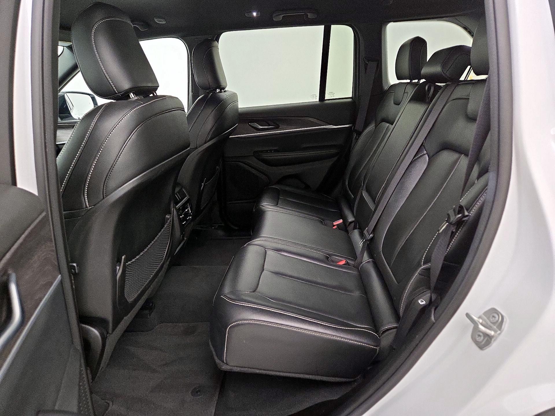 Thumbnail: 2024 Jeep Grand Cherokee - 20