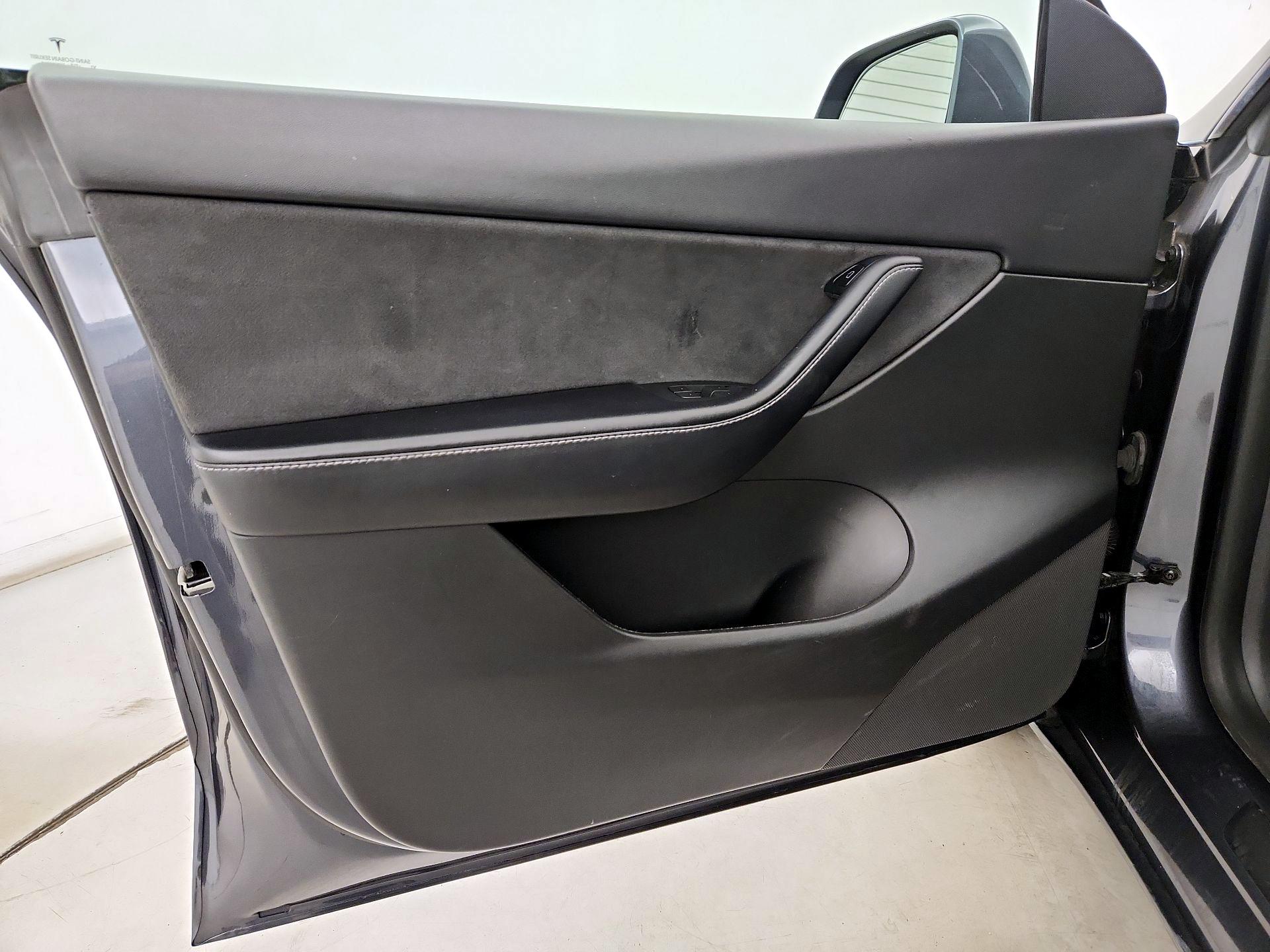 Thumbnail: 2022 Tesla Model Y - 12