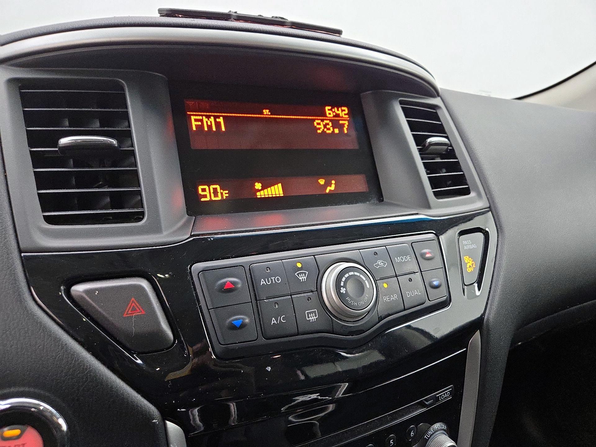 Thumbnail: 2014 Nissan Pathfinder - 15