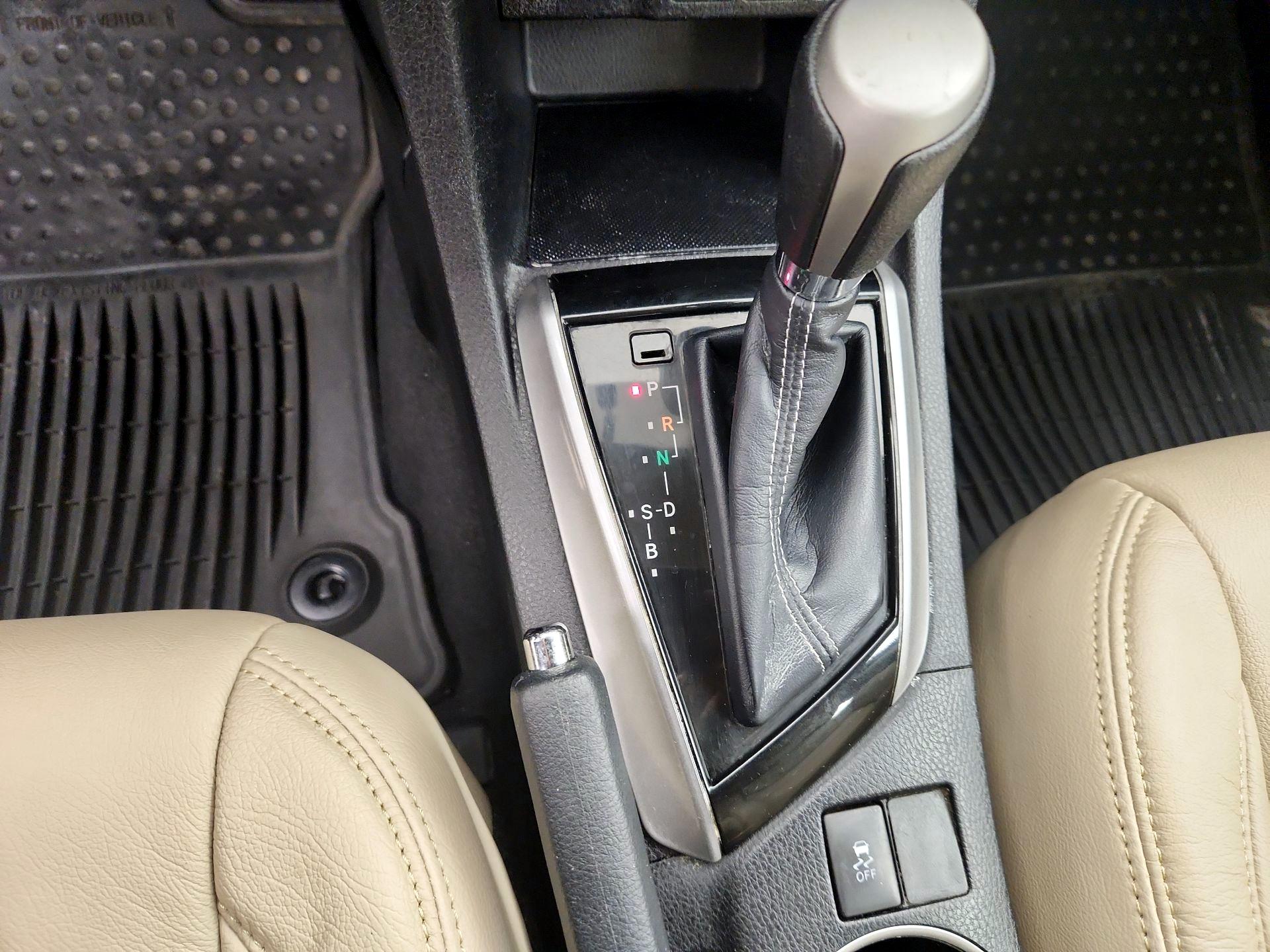 Thumbnail: 2015 Toyota Corolla - 17