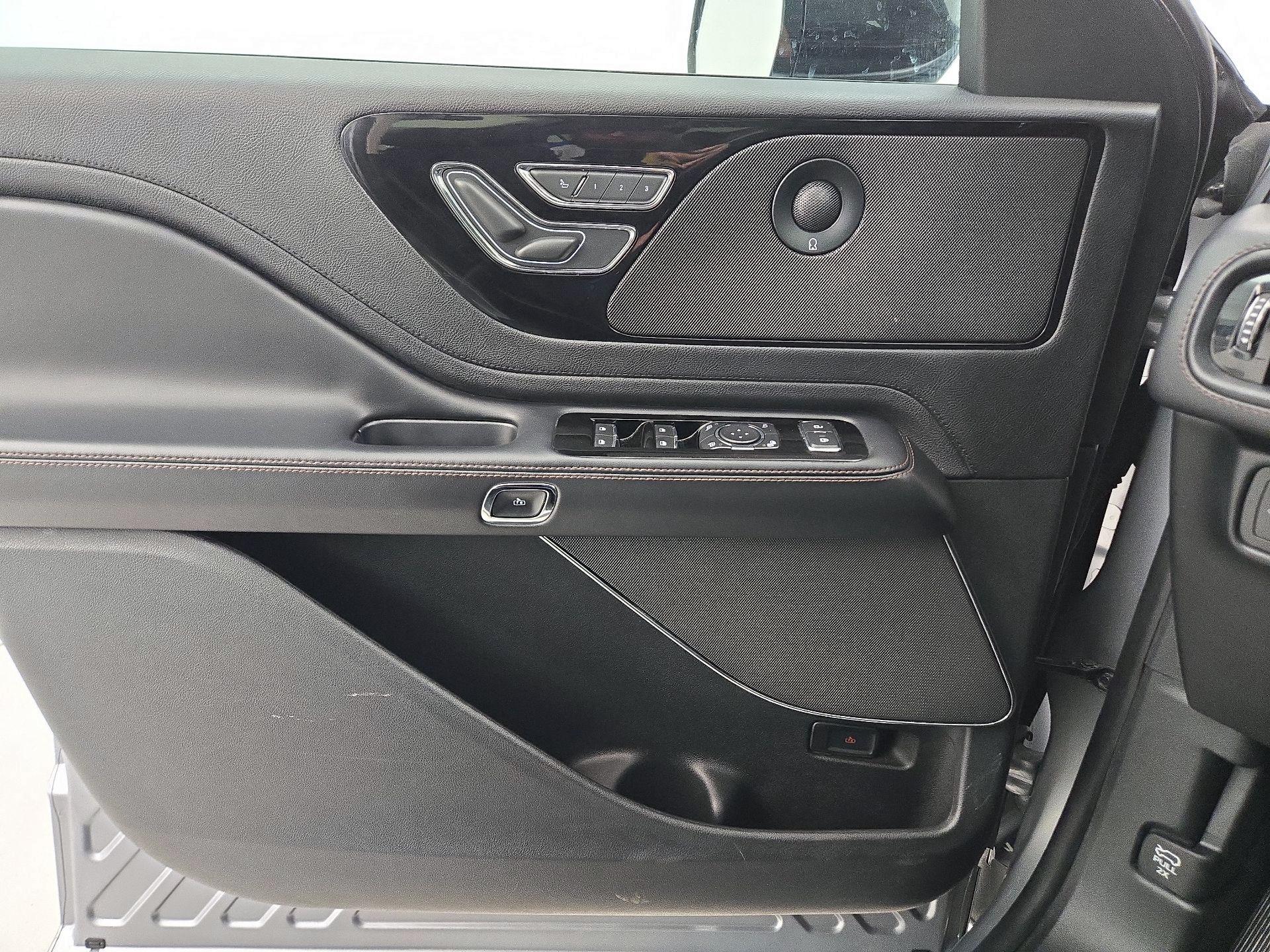 Thumbnail: 2023 Lincoln Aviator - 12