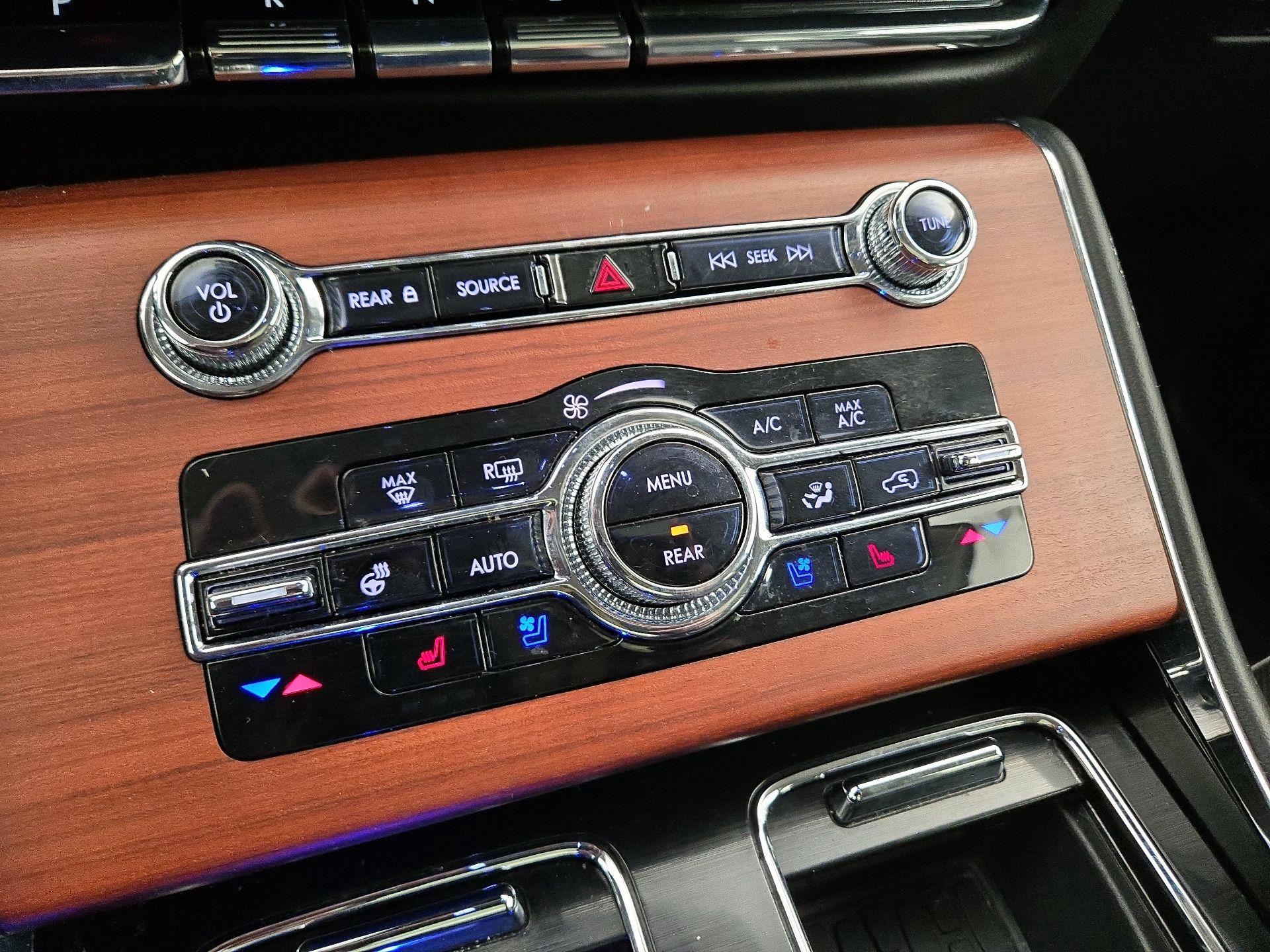 Thumbnail: 2023 Lincoln Aviator - 17