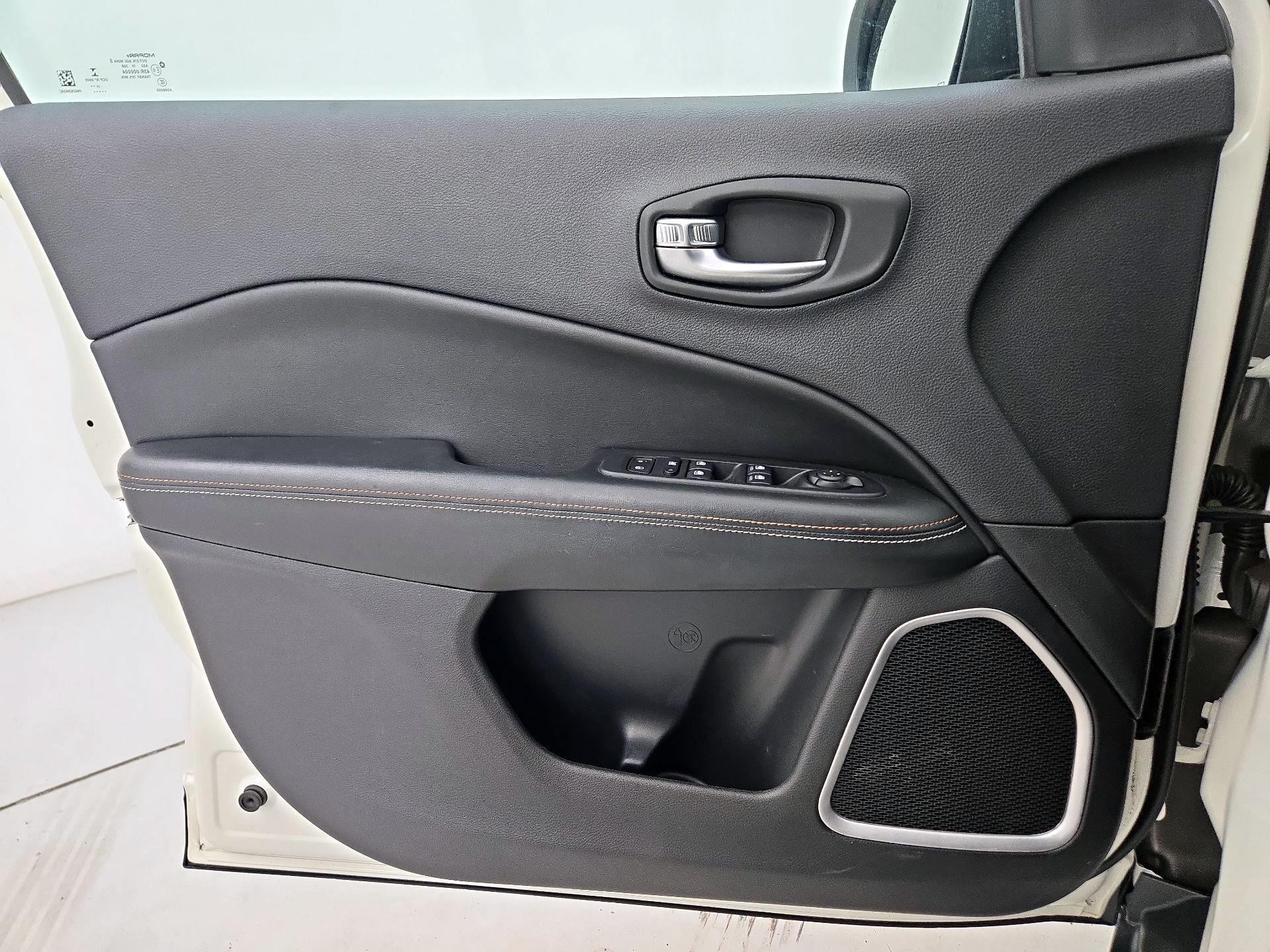 Thumbnail: 2020 Jeep Compass - 12