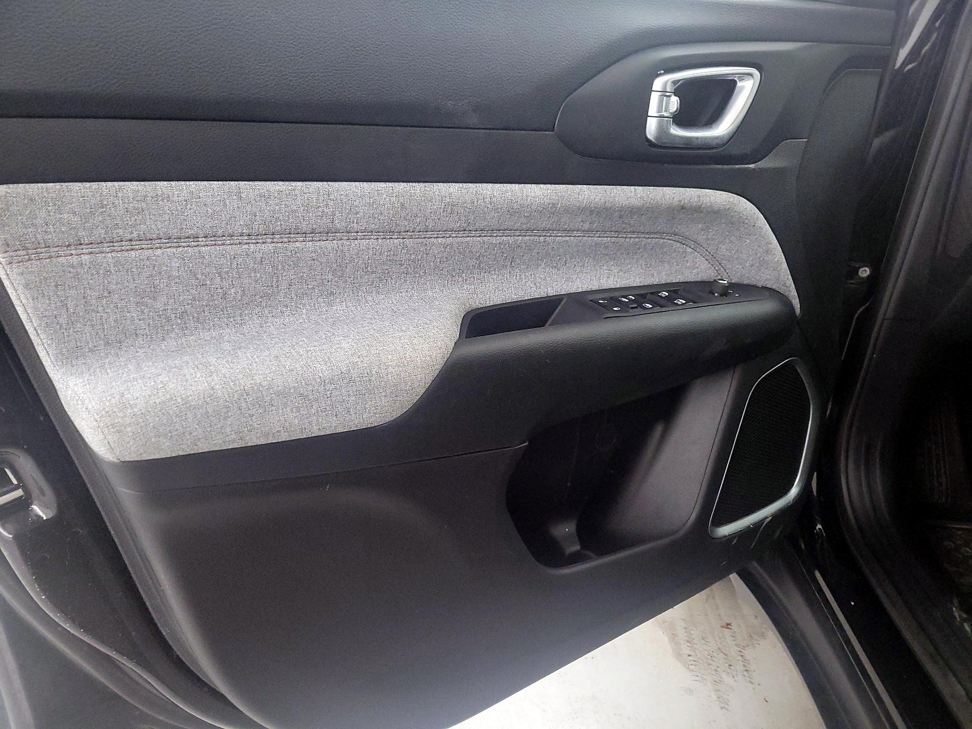 Thumbnail: 2023 Jeep Compass - 12