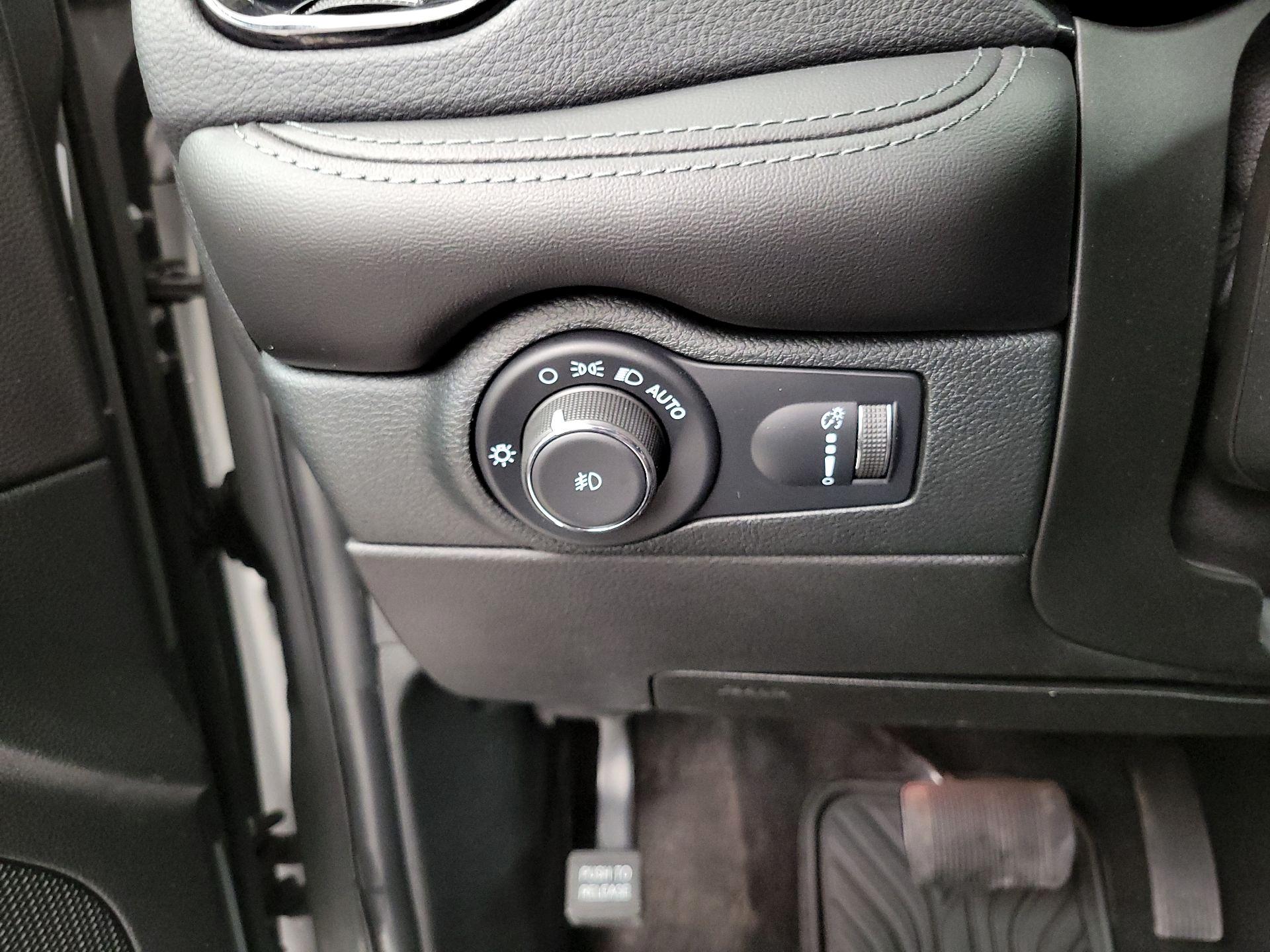 Thumbnail: 2022 Dodge Durango - 13