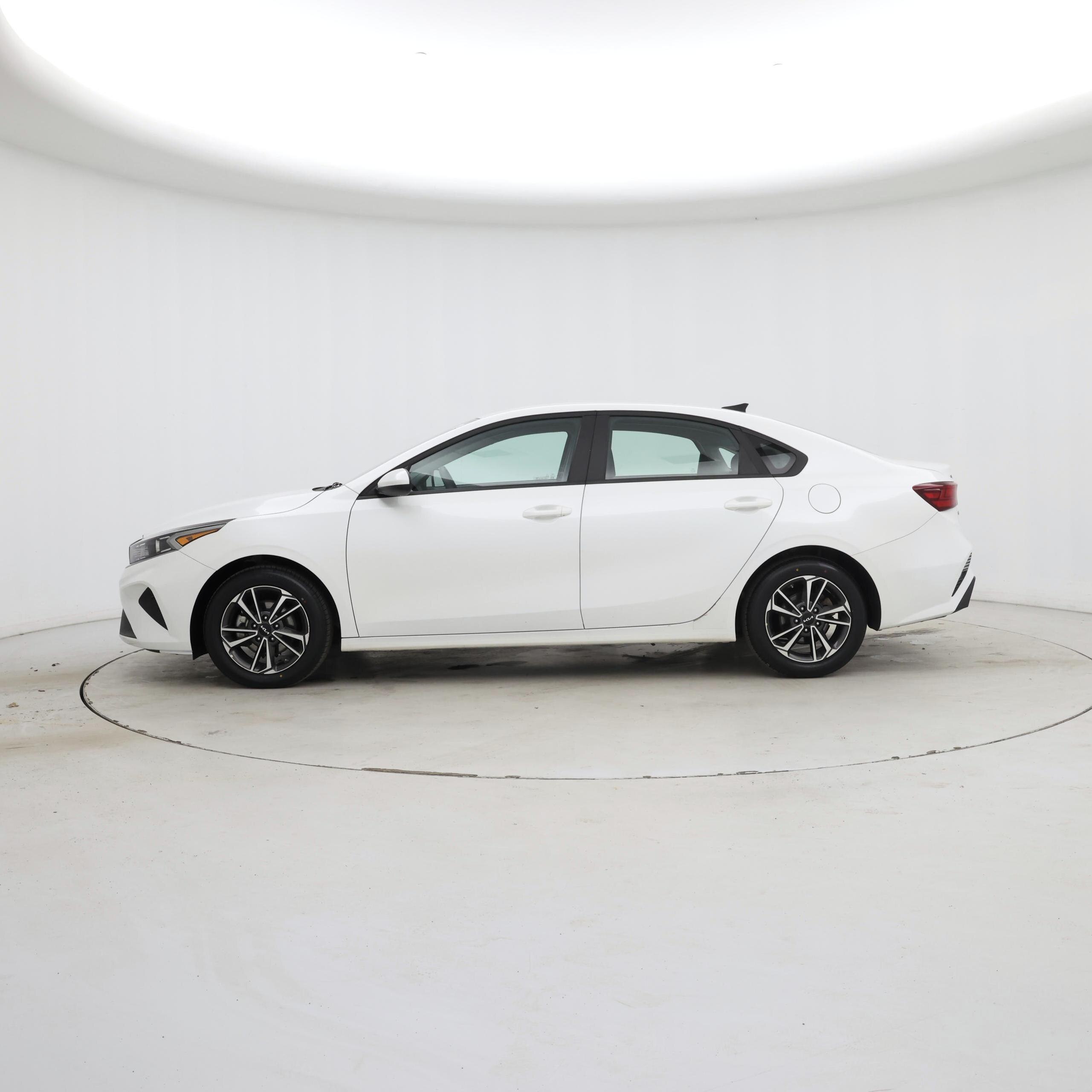 Thumbnail: 2024 Kia Forte - 3