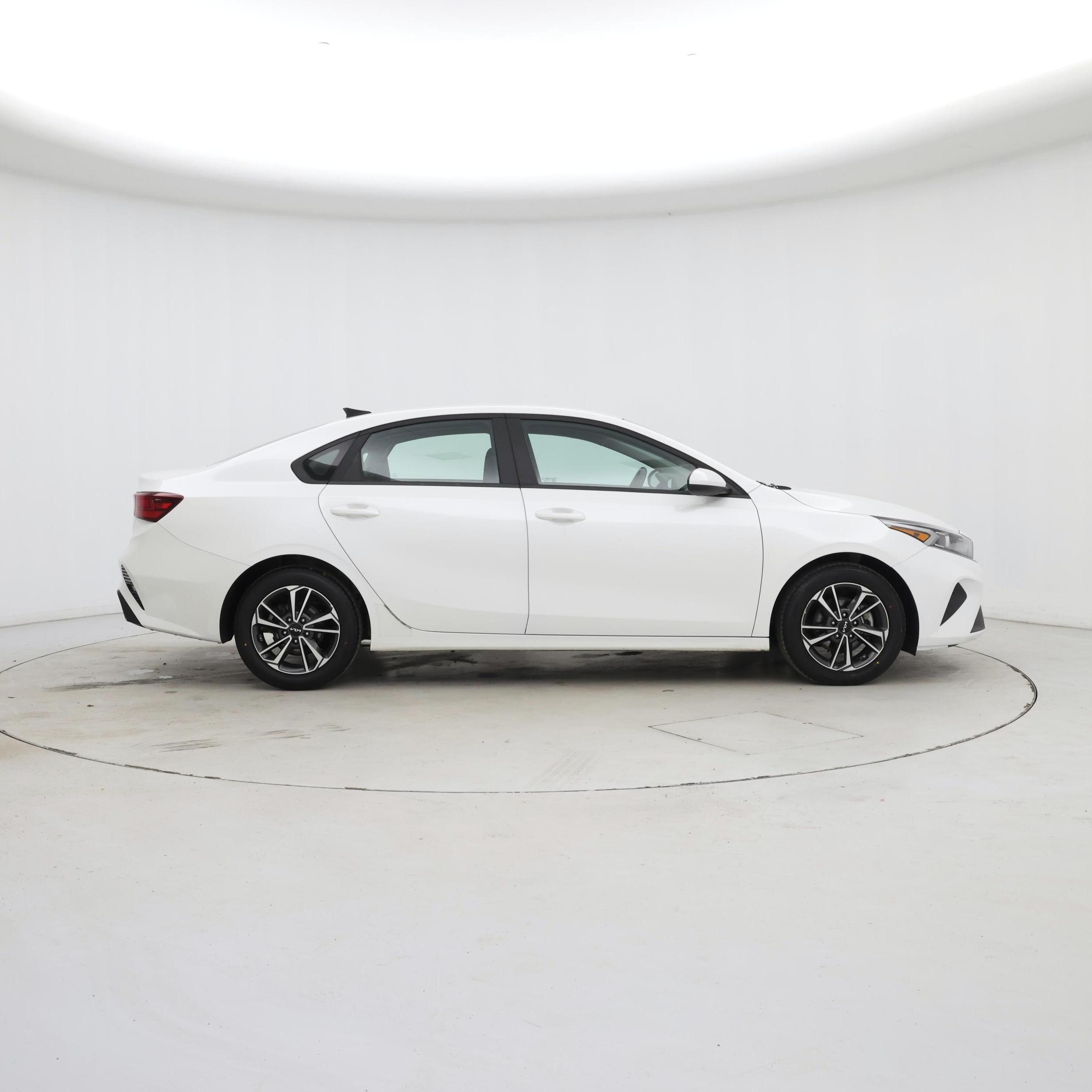 Thumbnail: 2024 Kia Forte - 7