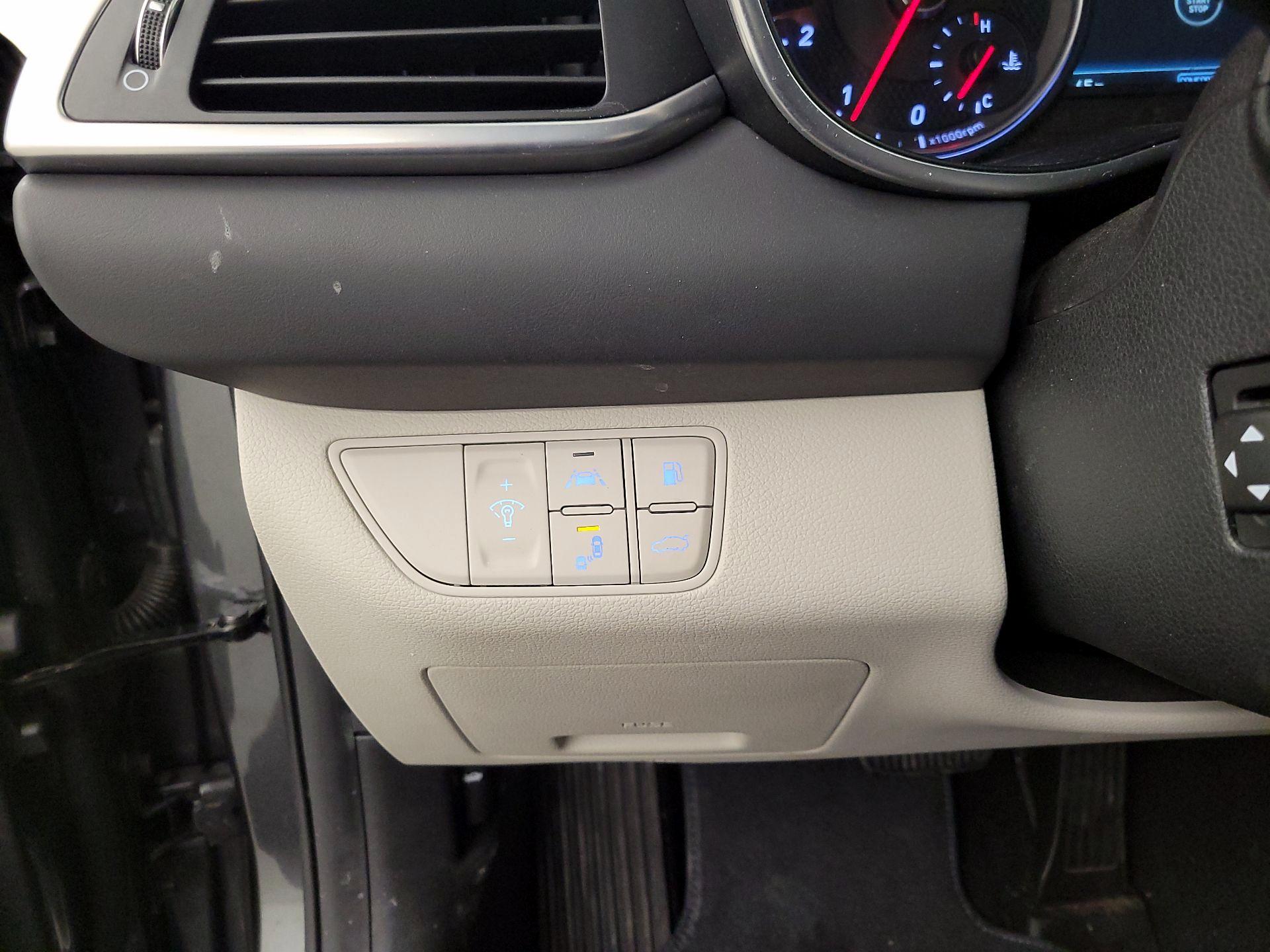 Thumbnail: 2021 Genesis G70 - 13