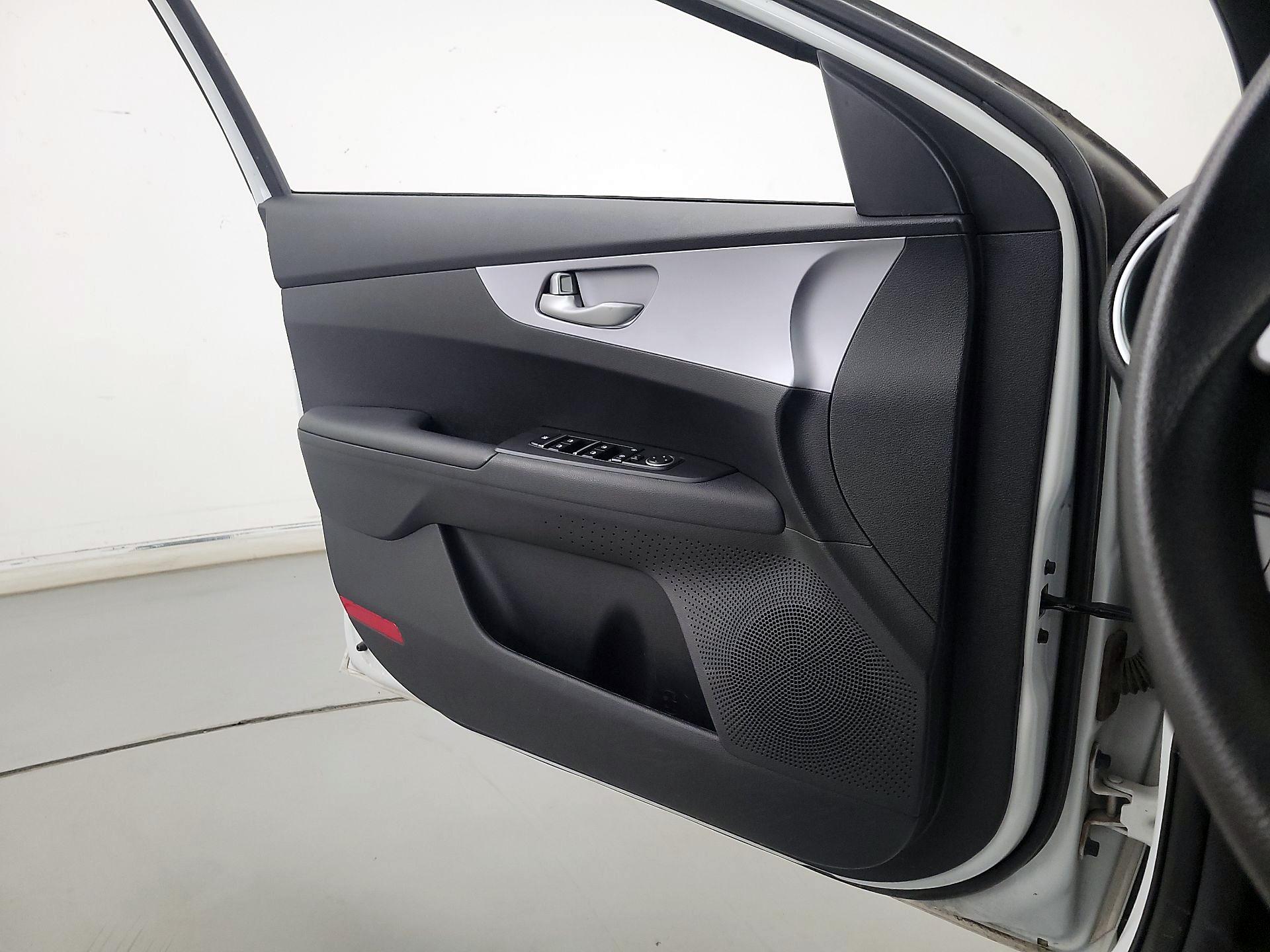 Thumbnail: 2024 Kia Forte - 12