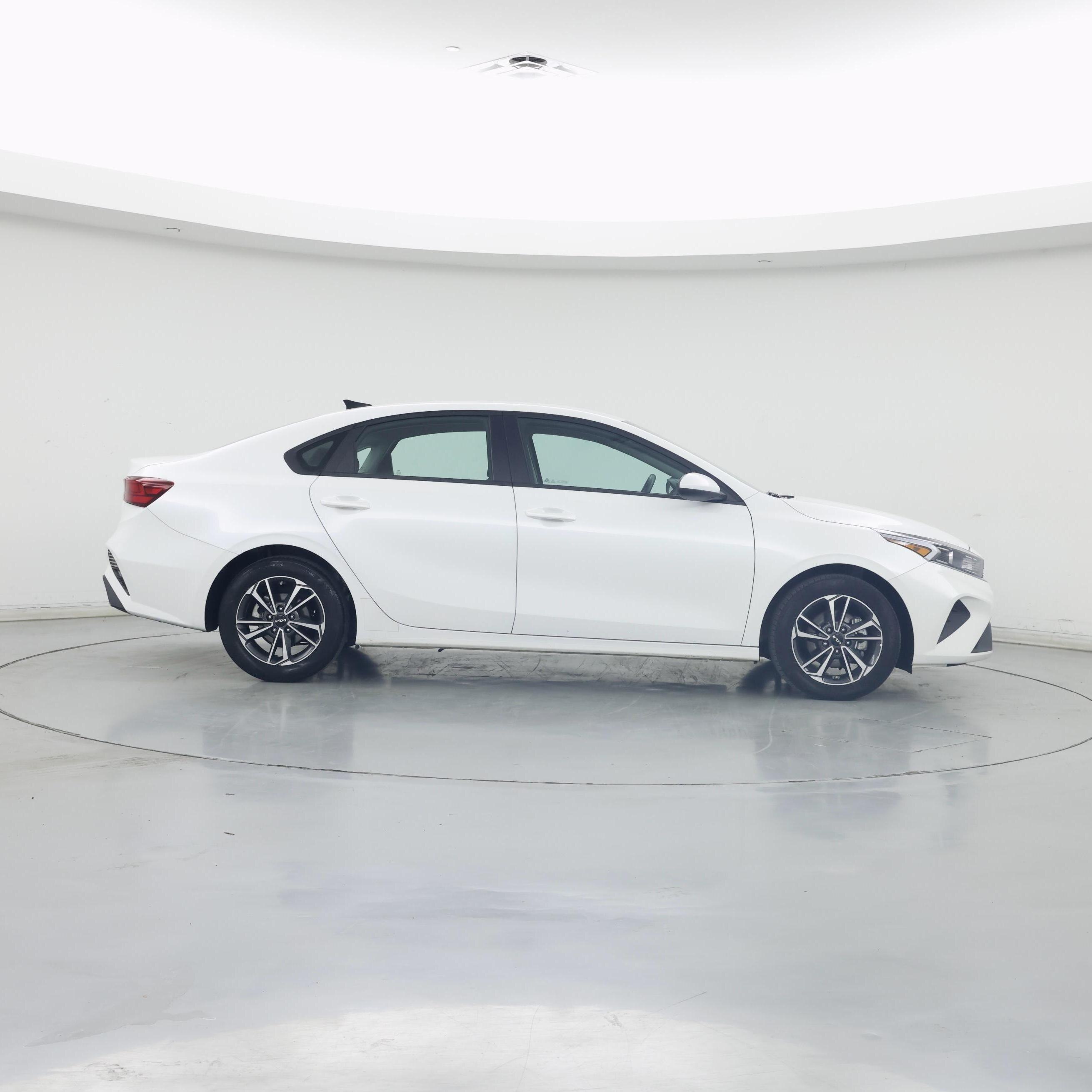 Thumbnail: 2024 Kia Forte - 7