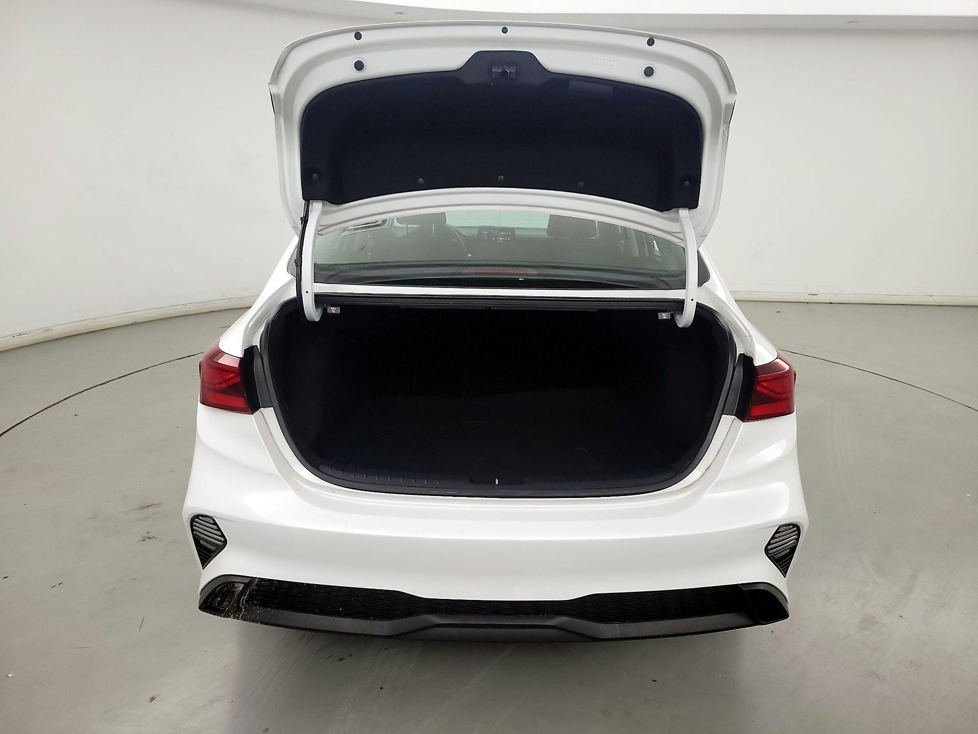 Thumbnail: 2023 Kia Forte - 20