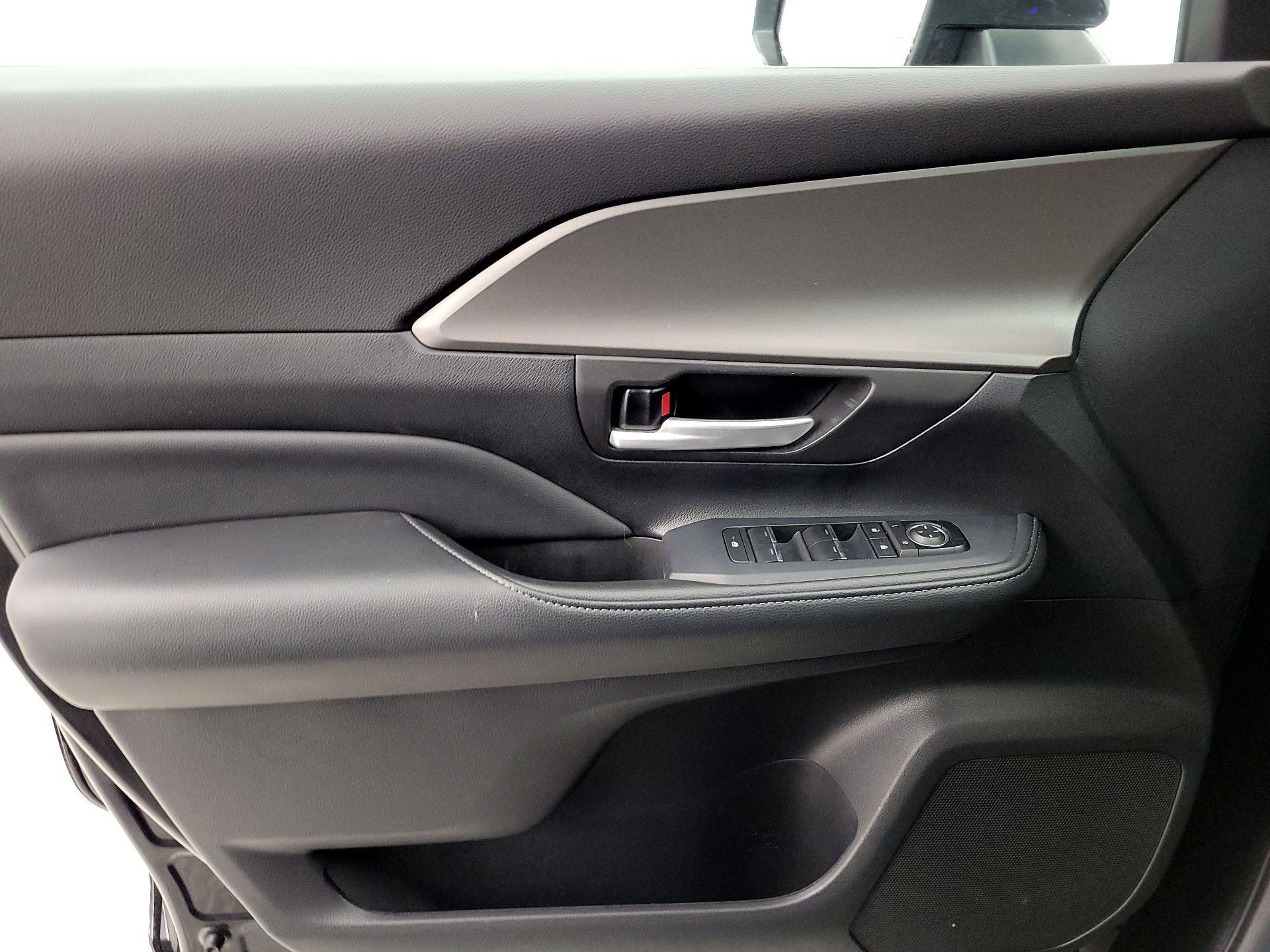 Thumbnail: 2025 Toyota Grand Highlander - 12