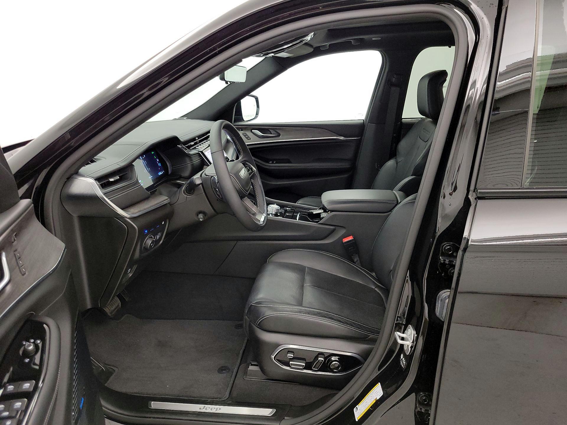 Thumbnail: 2023 Jeep Grand Cherokee - 11