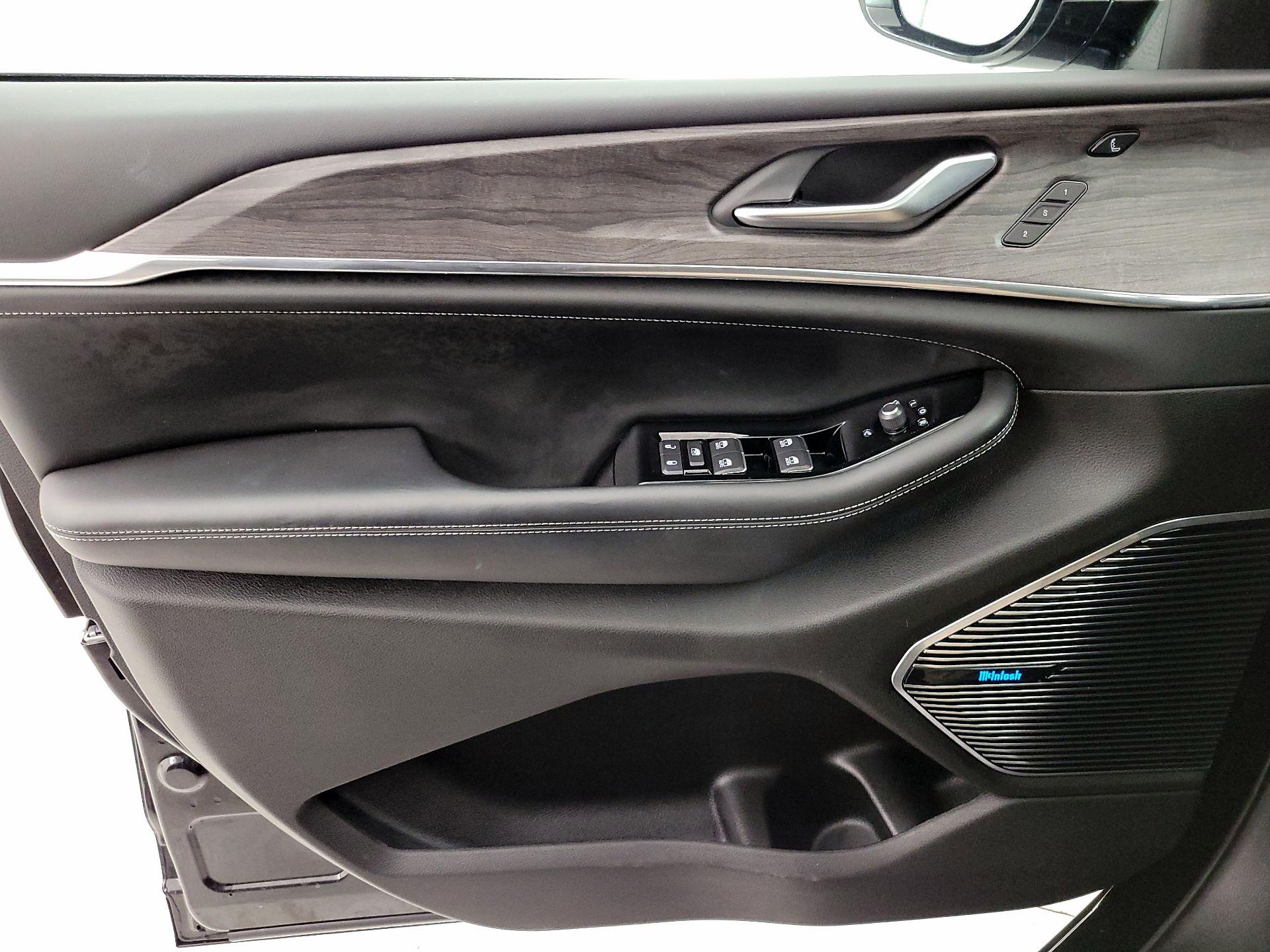 Thumbnail: 2023 Jeep Grand Cherokee - 12