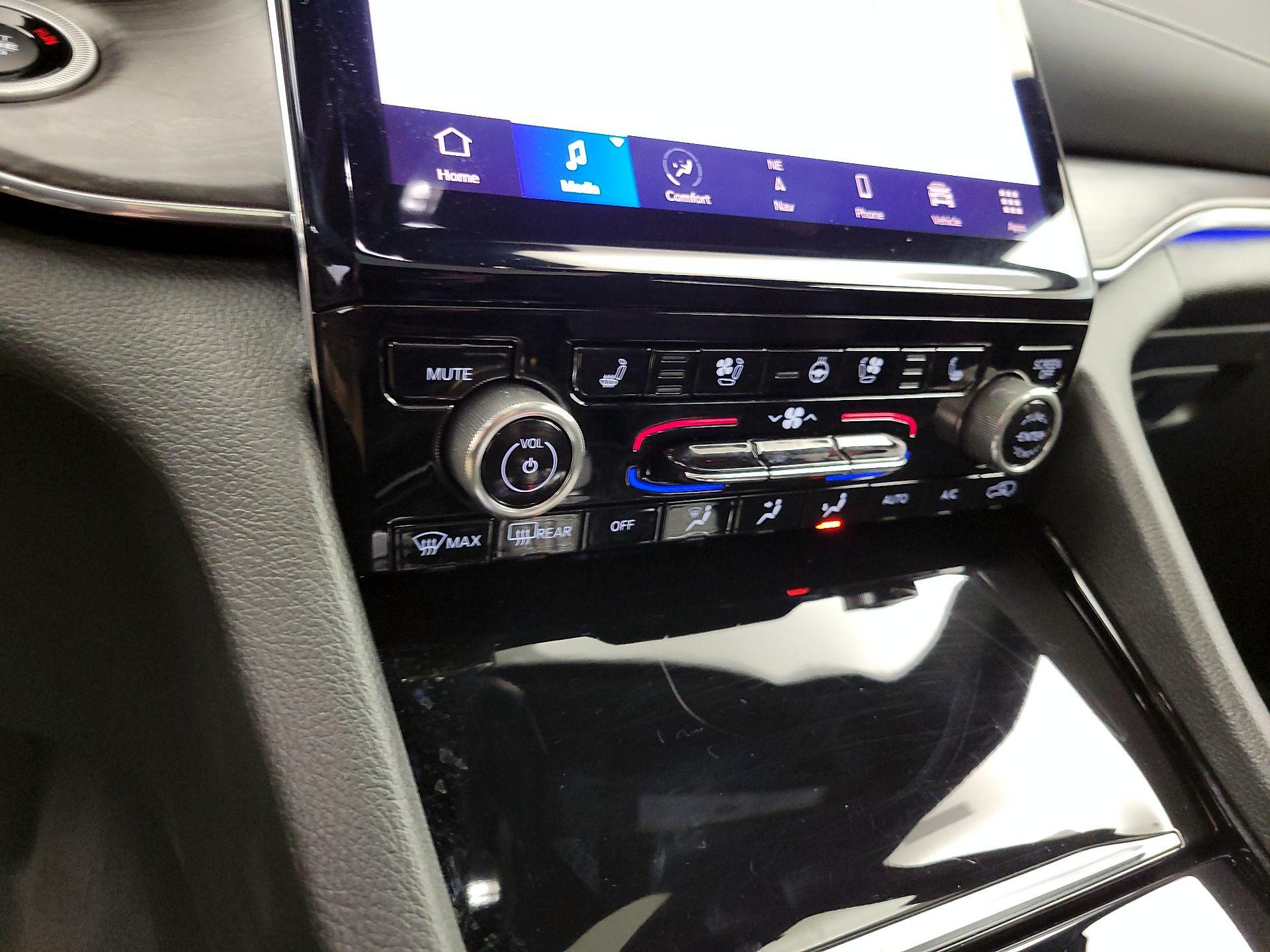 Thumbnail: 2023 Jeep Grand Cherokee - 17