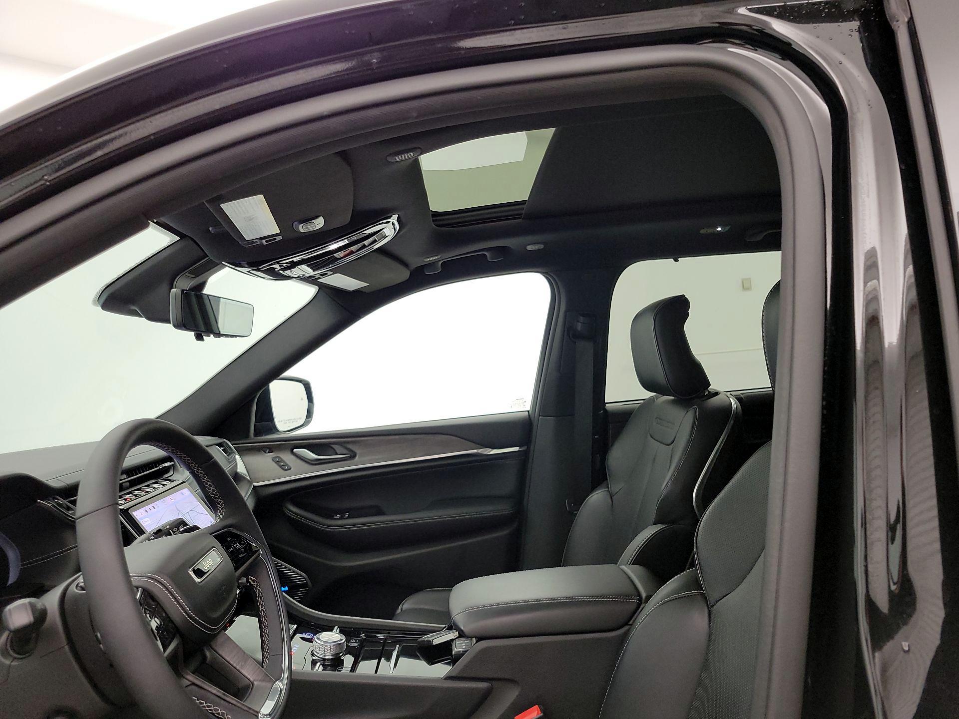 Thumbnail: 2023 Jeep Grand Cherokee - 20