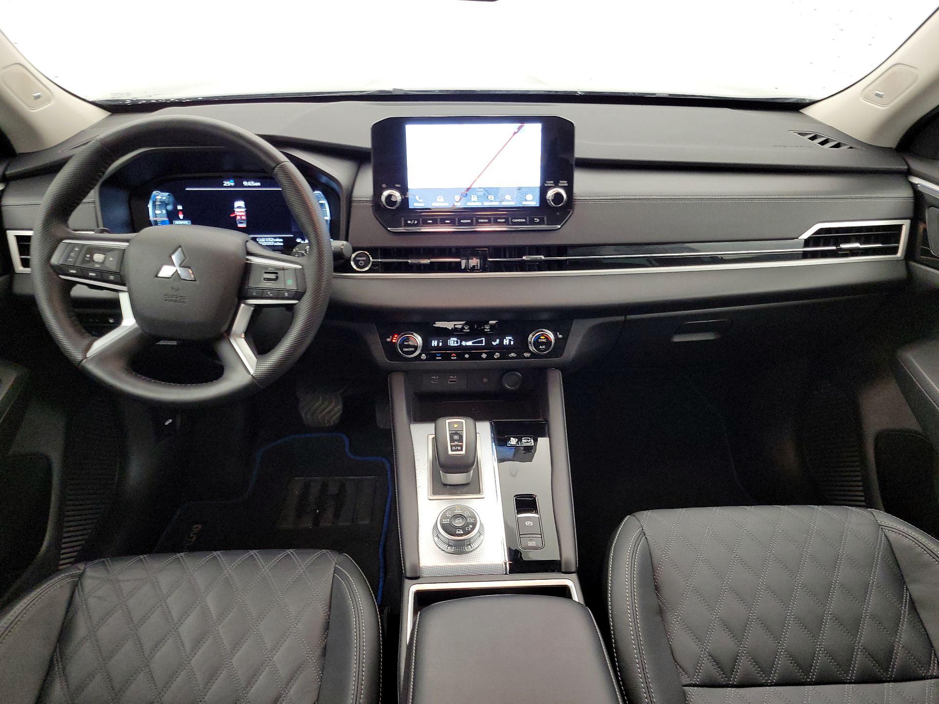 Thumbnail: 2023 Mitsubishi Outlander - 9