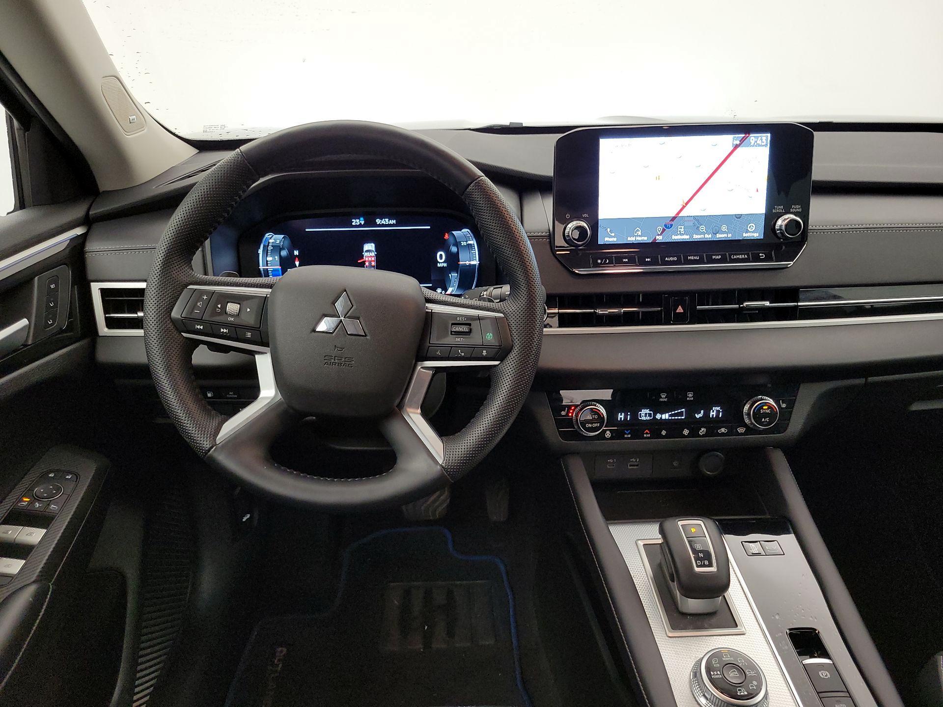 Thumbnail: 2023 Mitsubishi Outlander - 10