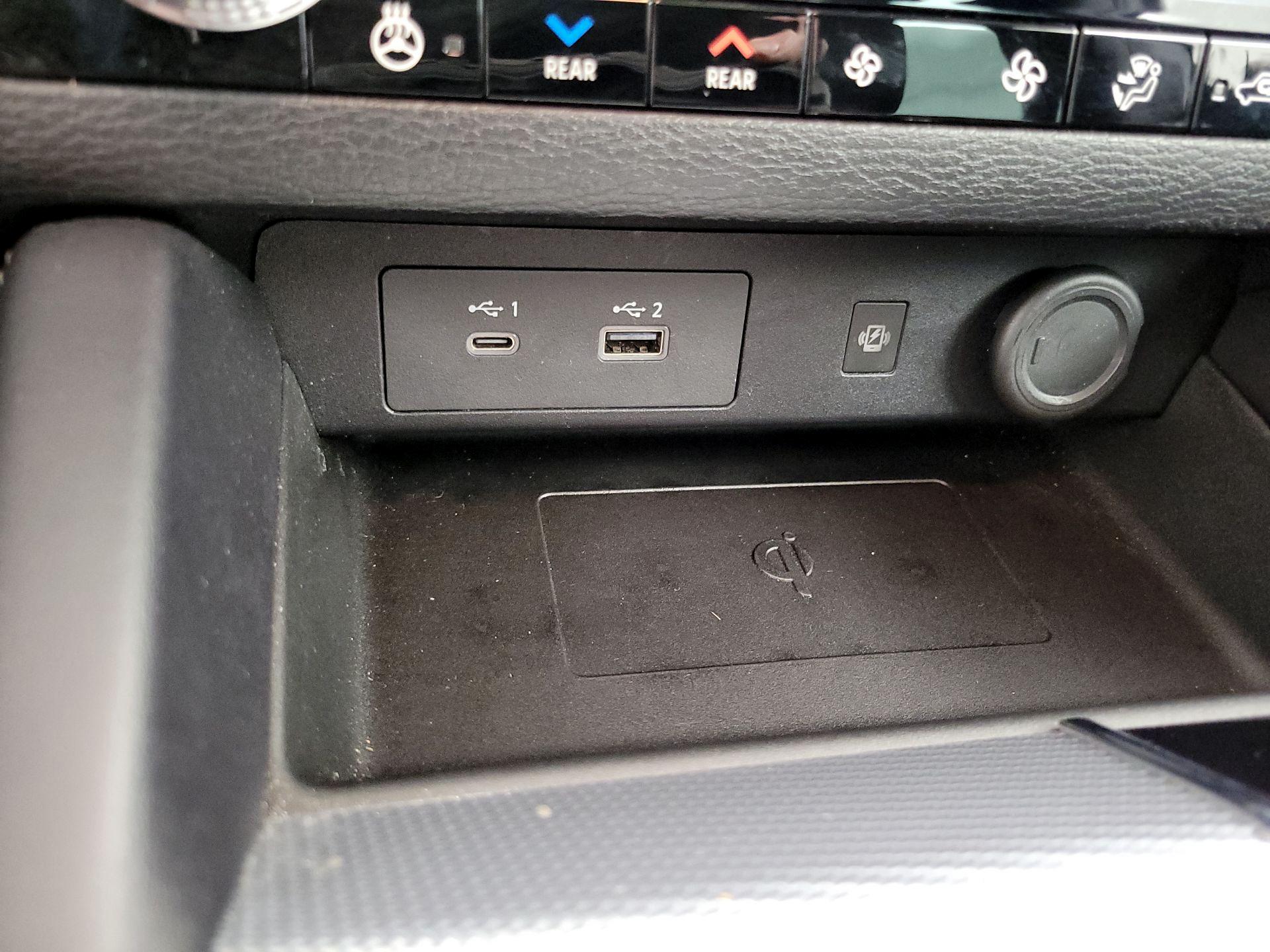 Thumbnail: 2023 Mitsubishi Outlander - 19