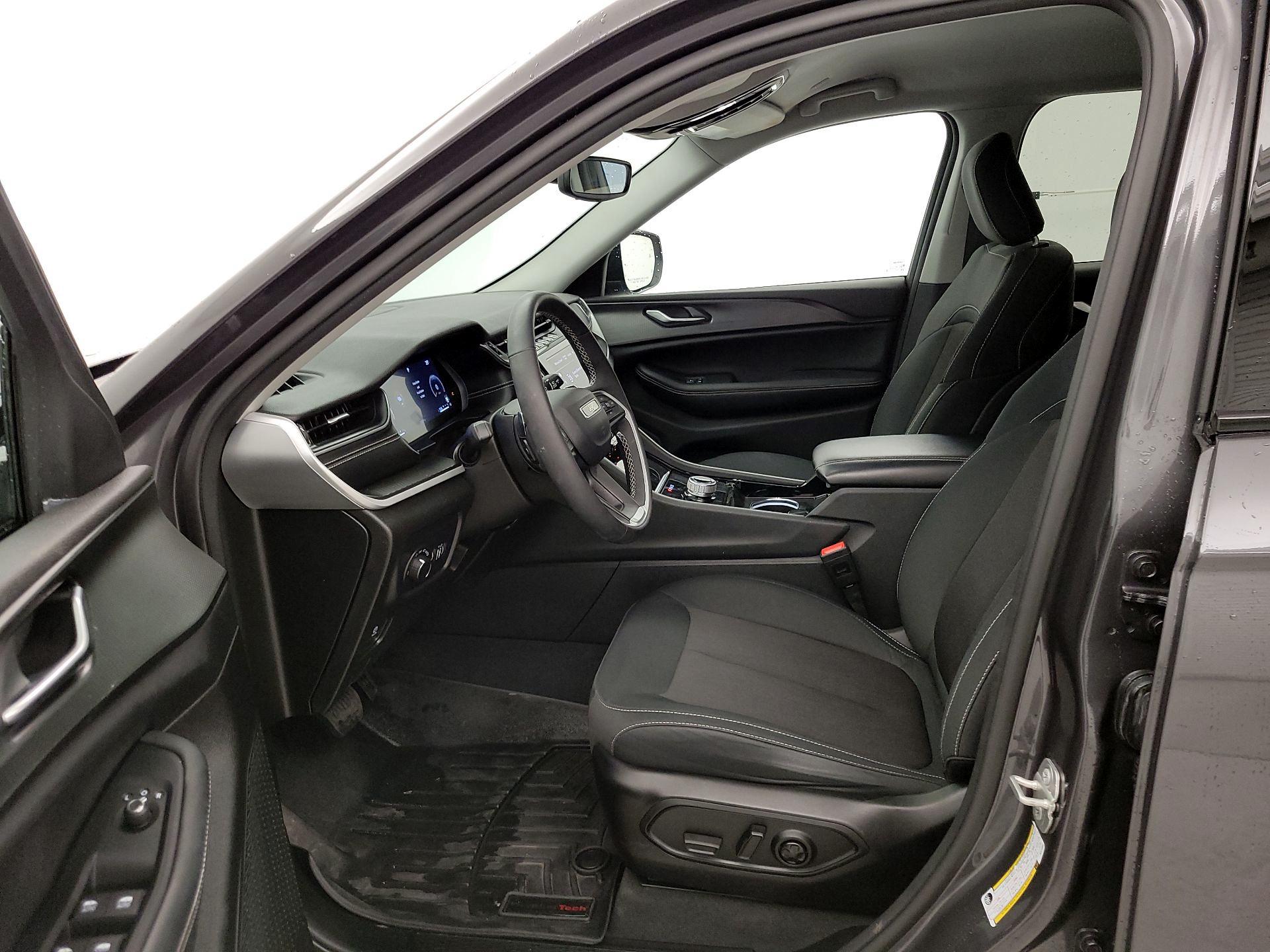 Thumbnail: 2023 Jeep Grand Cherokee - 11