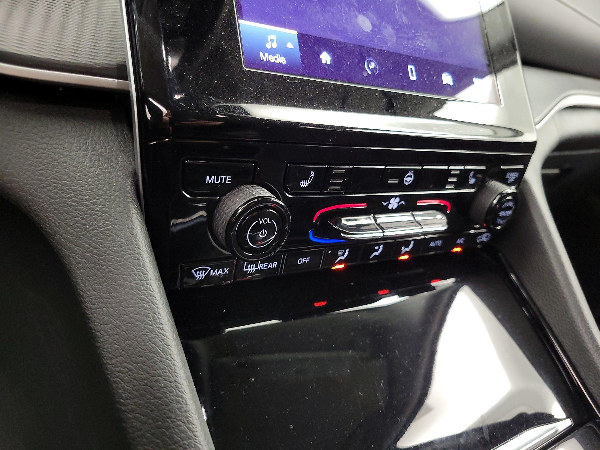 Thumbnail: 2023 Jeep Grand Cherokee - 16