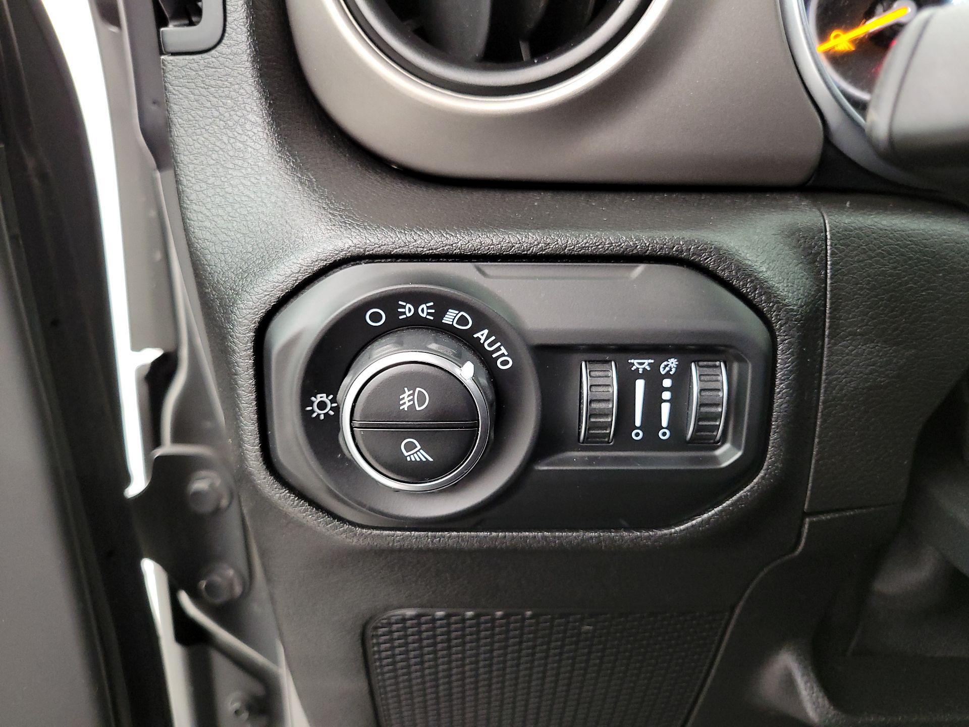 Thumbnail: 2021 Jeep Gladiator - 13