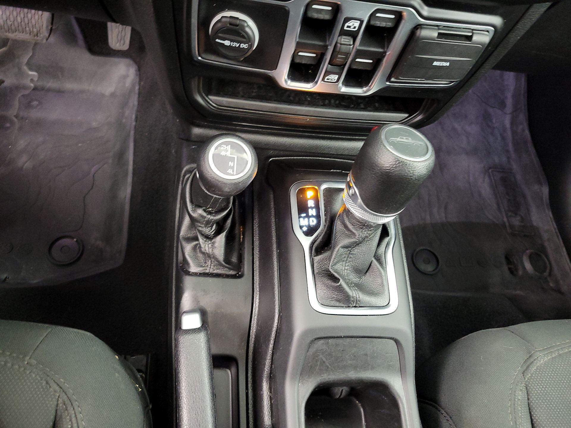 Thumbnail: 2021 Jeep Gladiator - 17