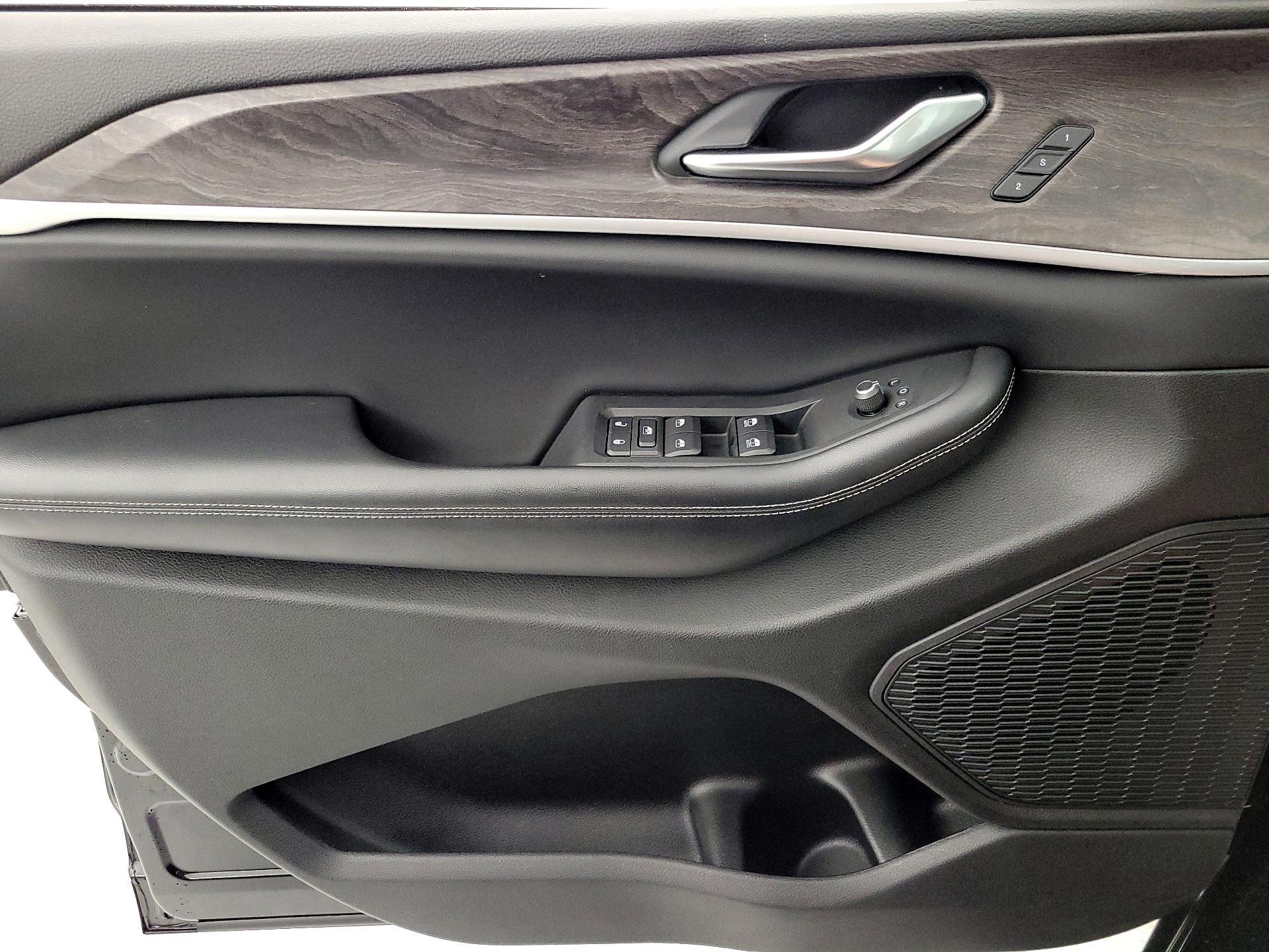 Thumbnail: 2023 Jeep Grand Cherokee - 12