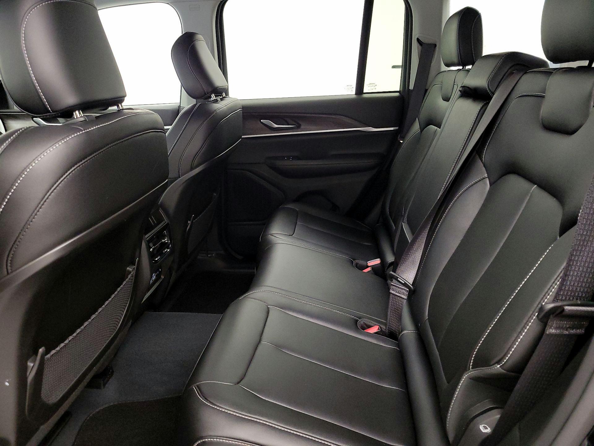 Thumbnail: 2023 Jeep Grand Cherokee - 20