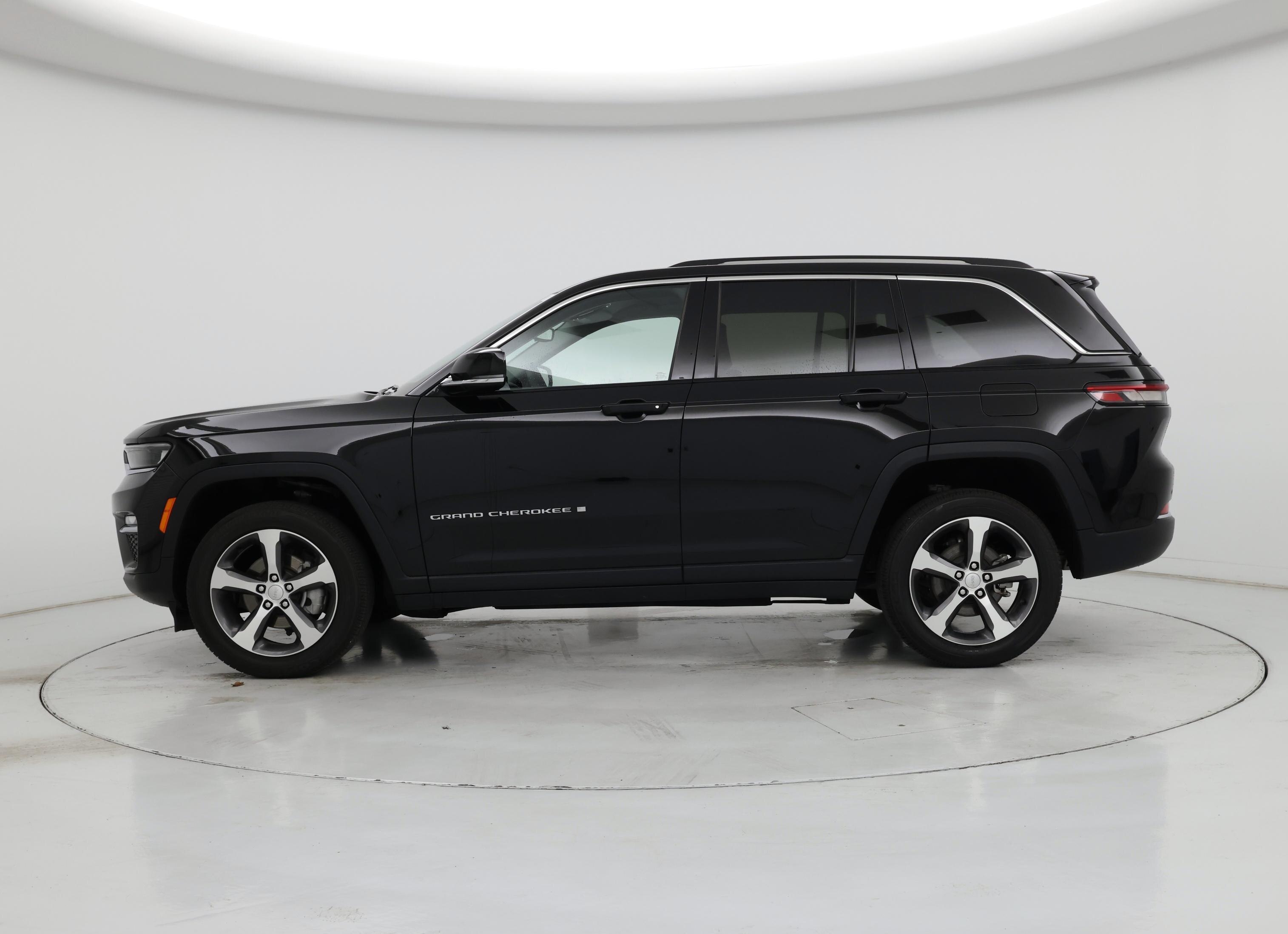 Thumbnail: 2023 Jeep Grand Cherokee - 3