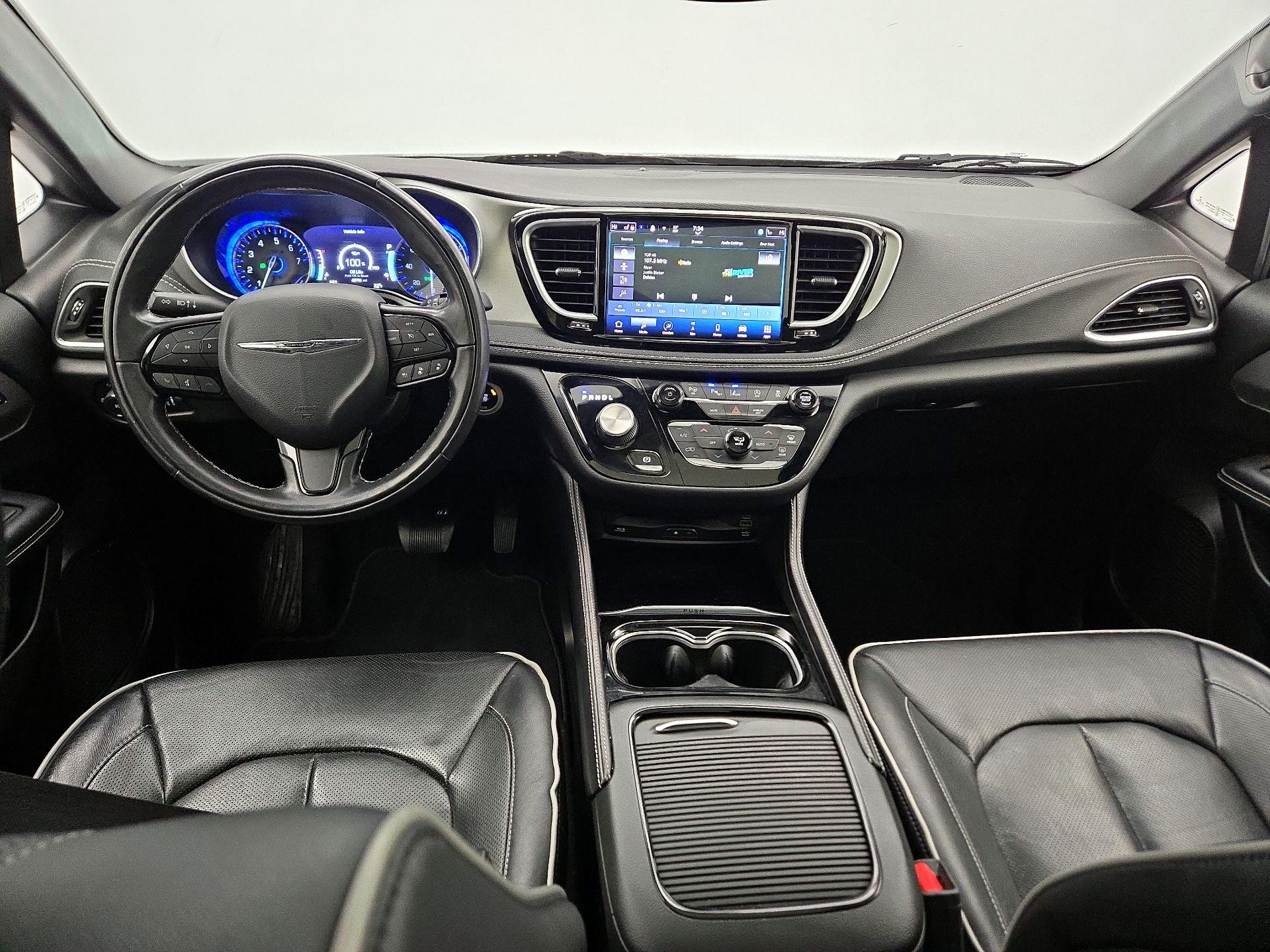 Thumbnail: 2022 Chrysler Pacifica - 9