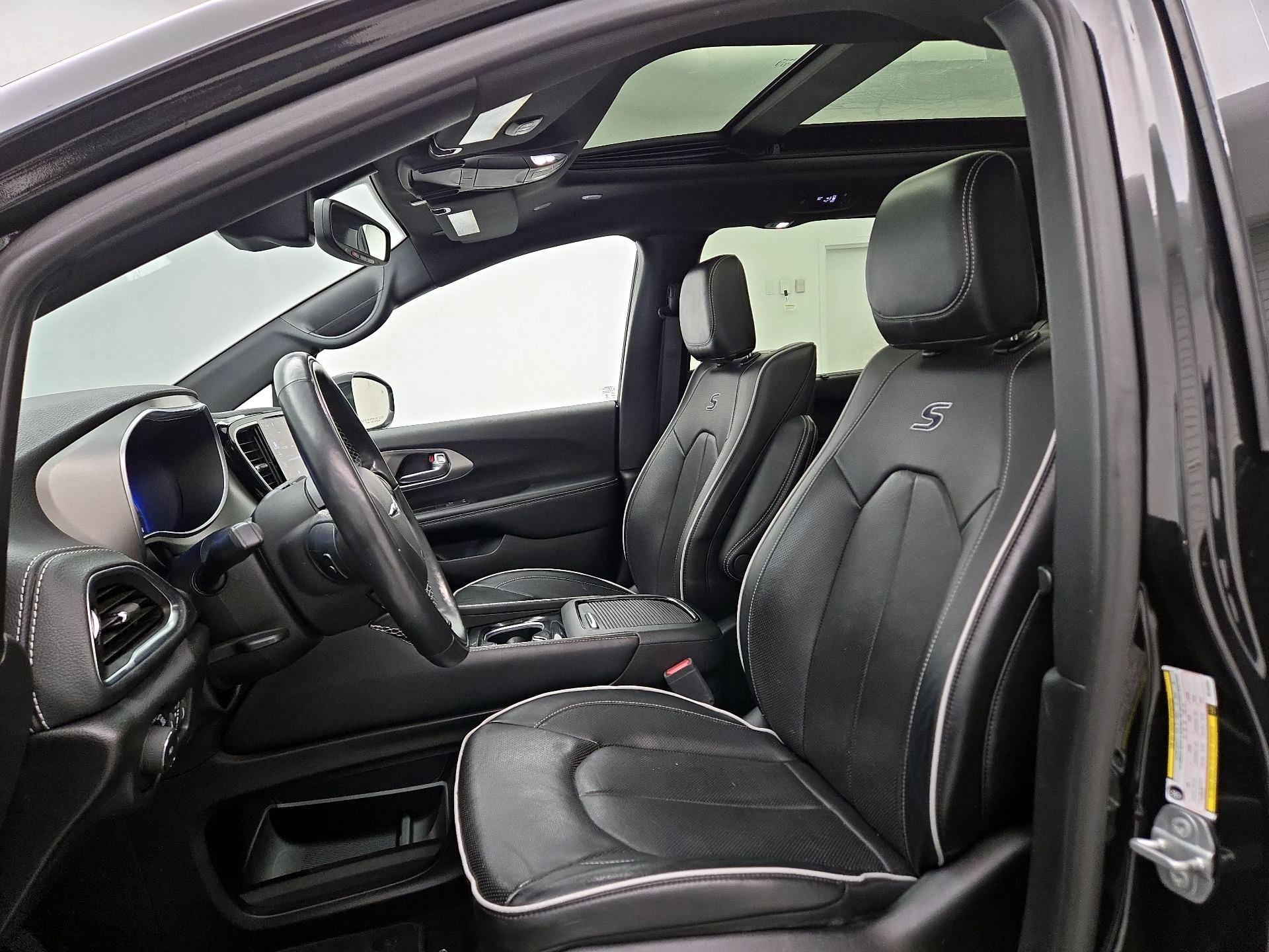 Thumbnail: 2022 Chrysler Pacifica - 11