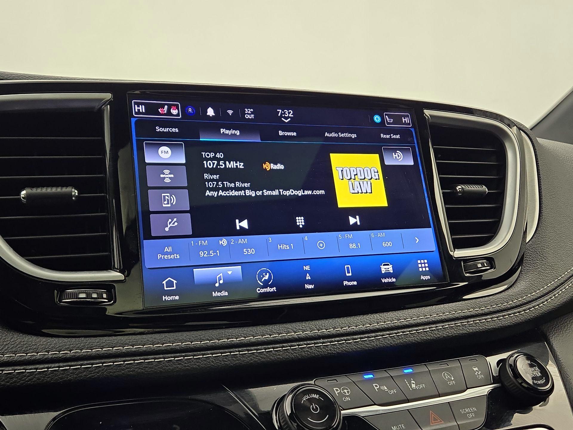 Thumbnail: 2022 Chrysler Pacifica - 16