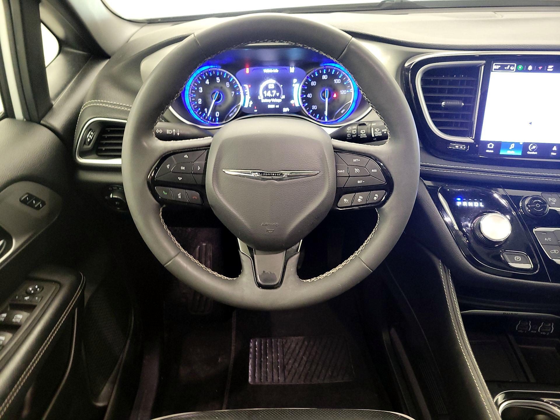 Thumbnail: 2023 Chrysler Pacifica - 10