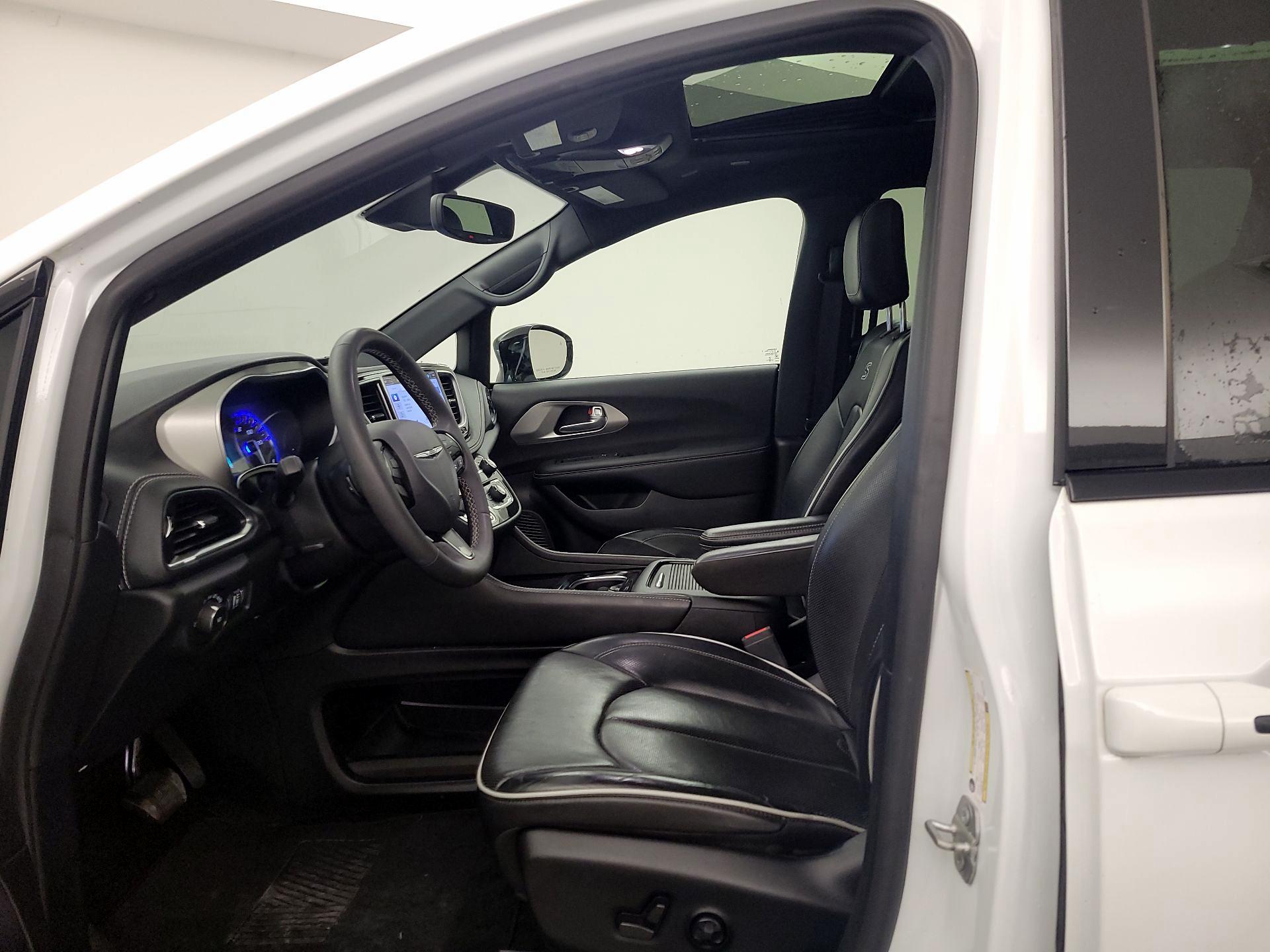 Thumbnail: 2023 Chrysler Pacifica - 11