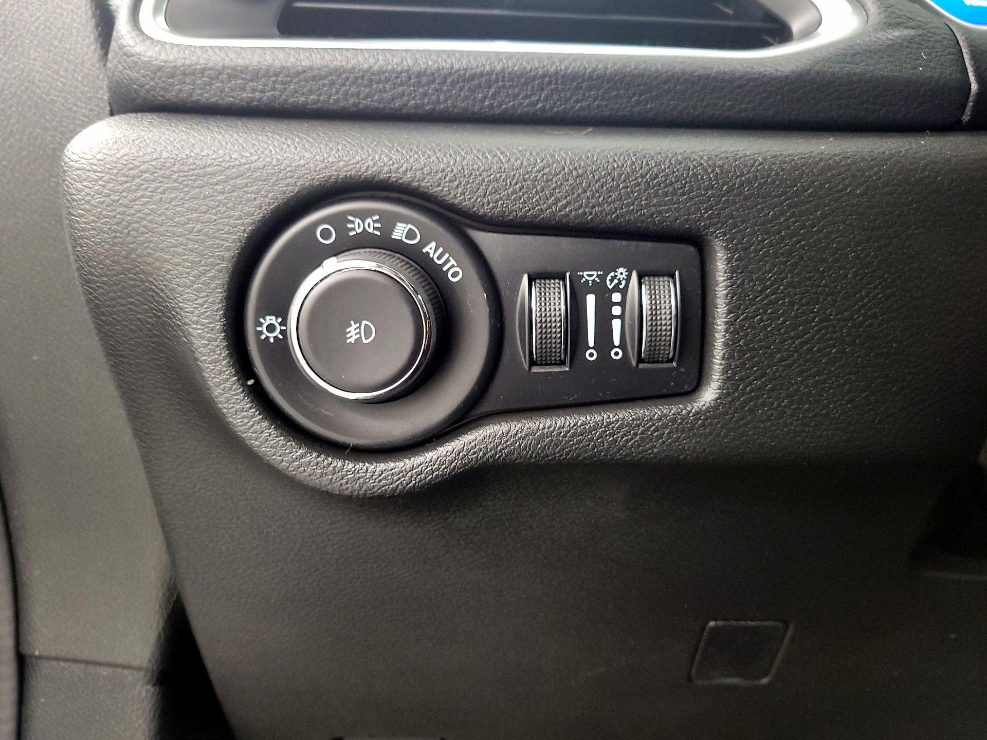 Thumbnail: 2023 Chrysler Pacifica - 13