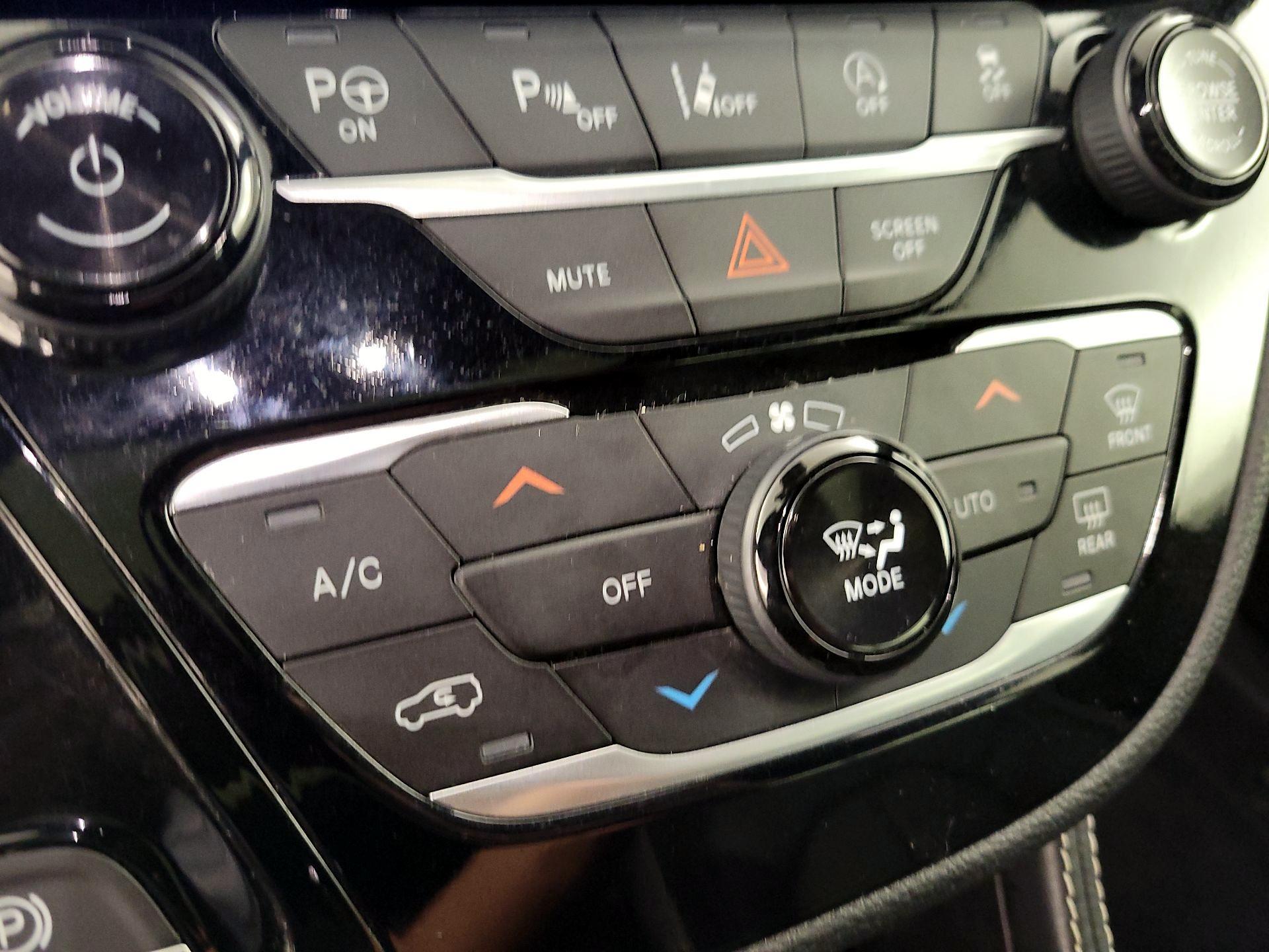 Thumbnail: 2023 Chrysler Pacifica - 17