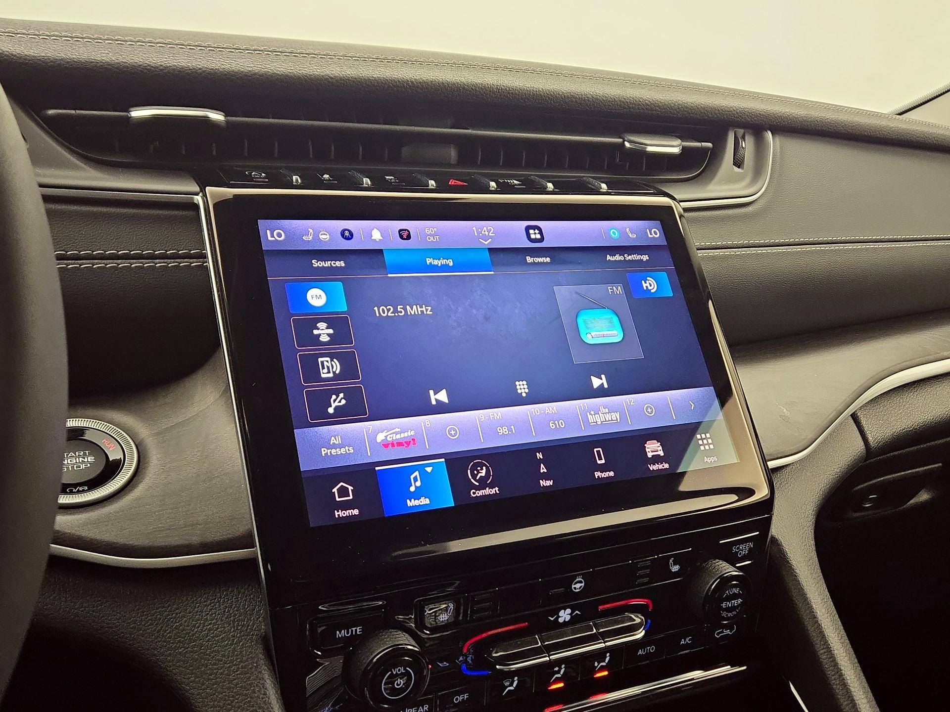 Thumbnail: 2023 Jeep Grand Cherokee - 16