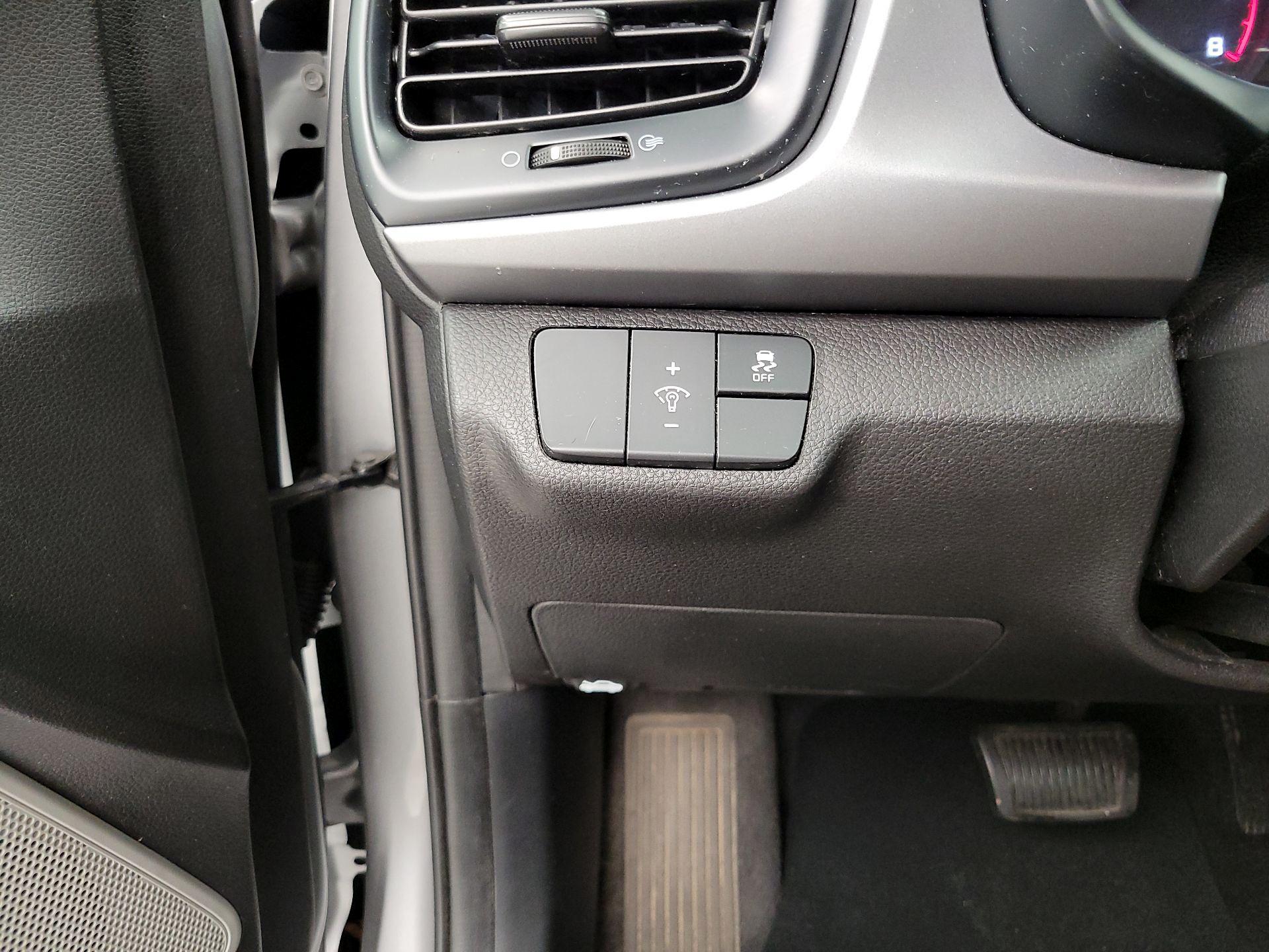 Thumbnail: 2022 Kia Rio - 13